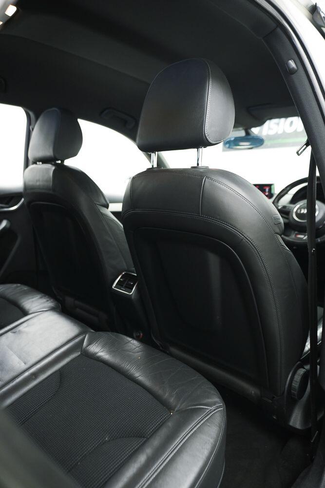Audi Q3 view 16
