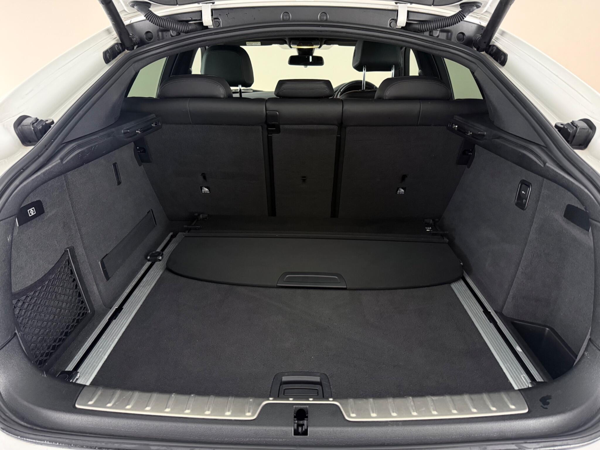 BMW X6 view 13