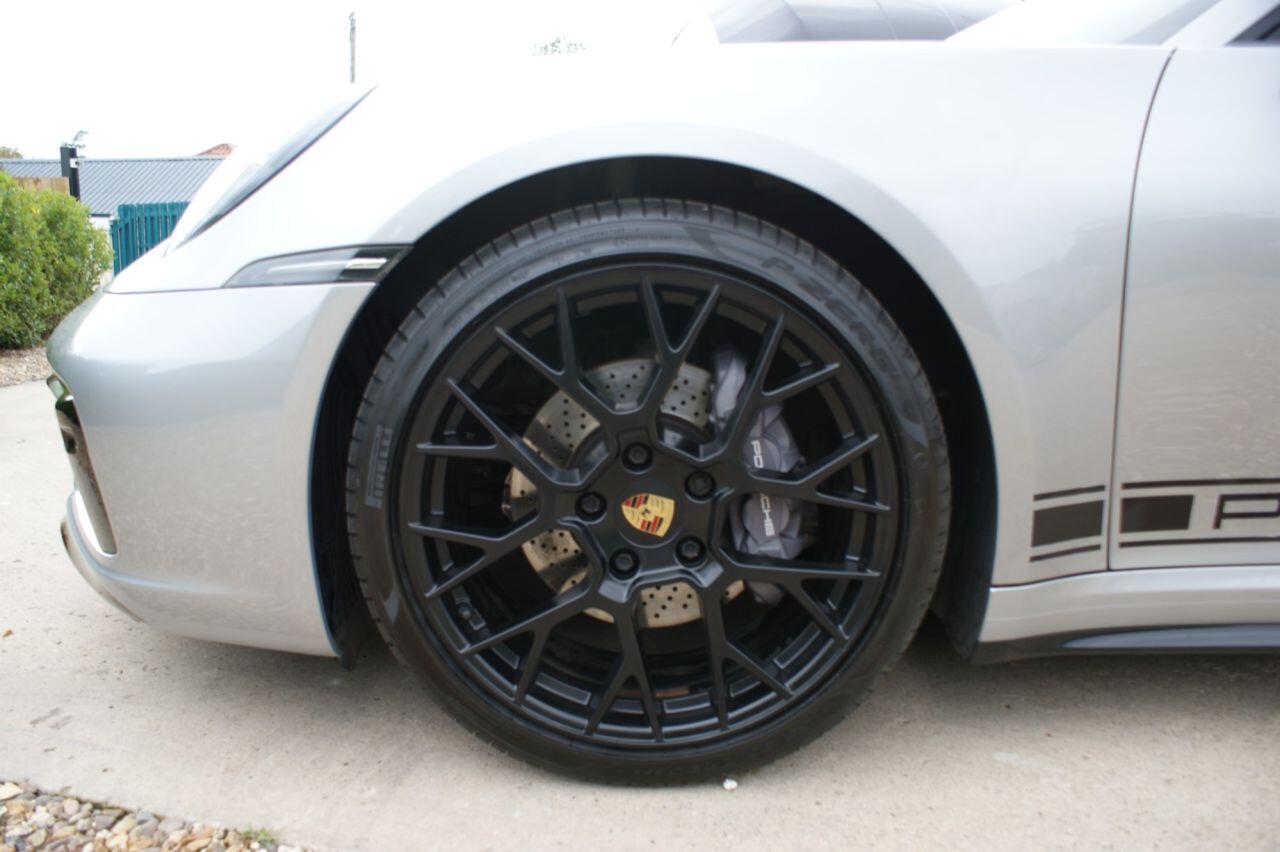 Porsche 911 view 39