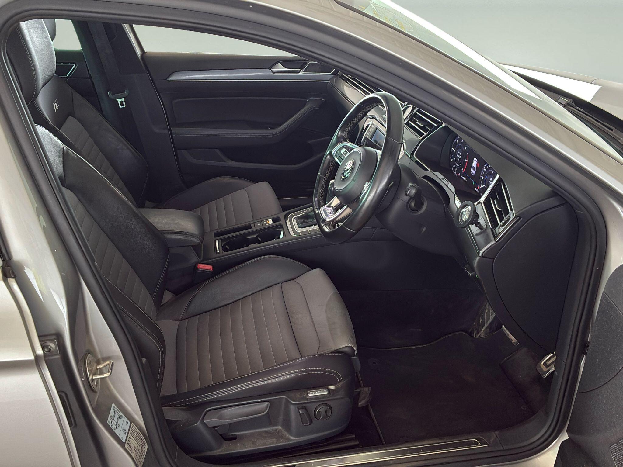 Volkswagen Passat view 11