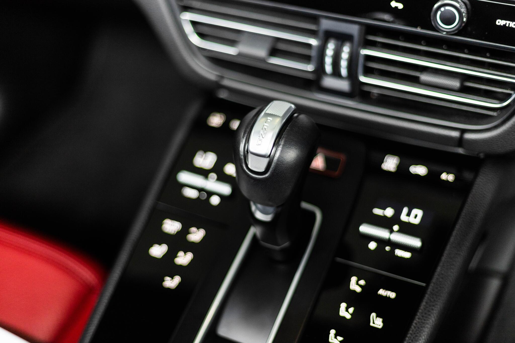 Porsche Macan view 22