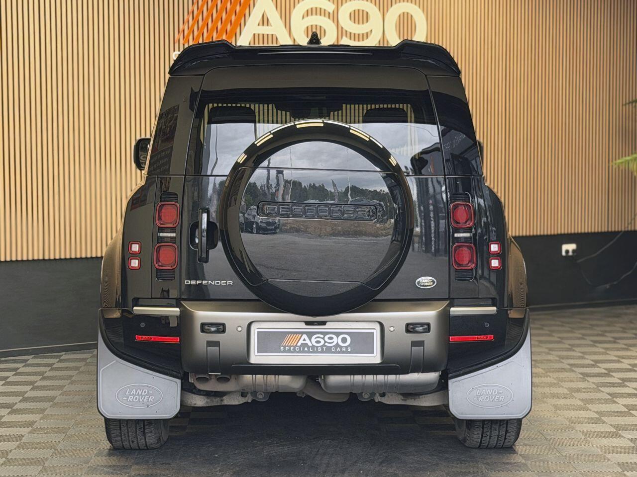 Land Rover Defender 110 view 6