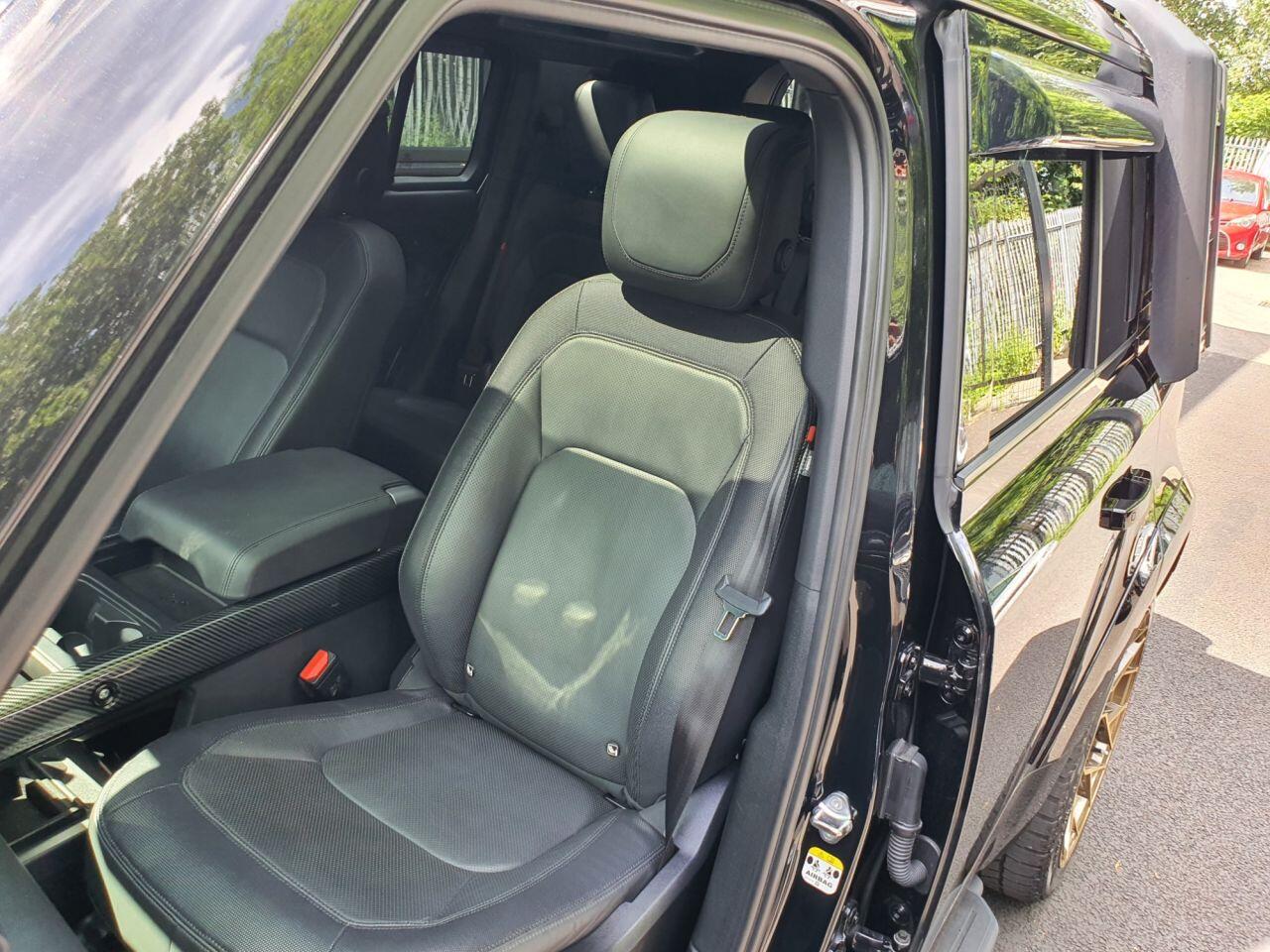 Land Rover Defender 110 view 42