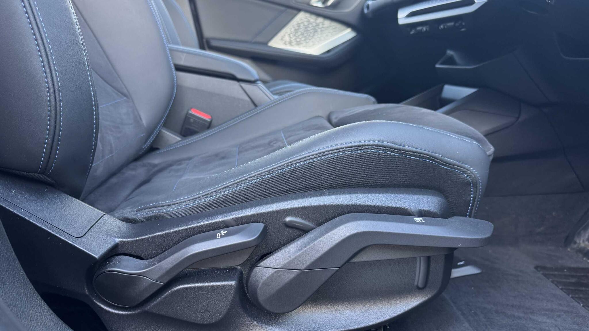 BMW 2 Series view 26