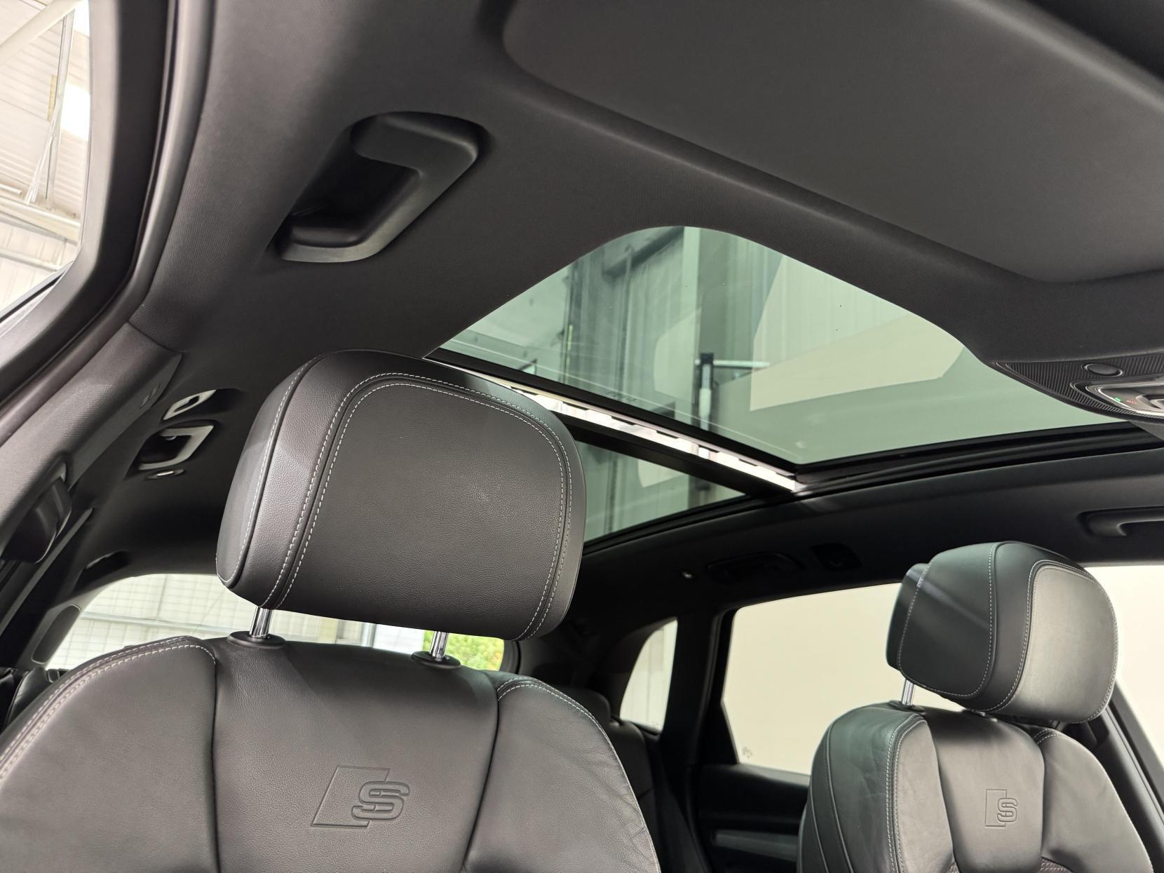 Audi Q5 view 25