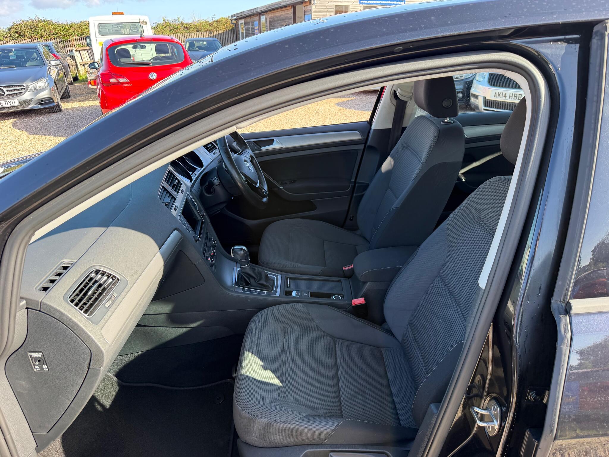 Volkswagen Golf view 13