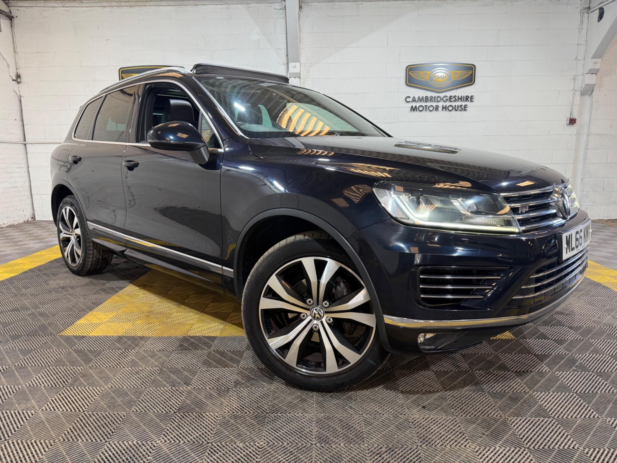 Volkswagen Touareg main image