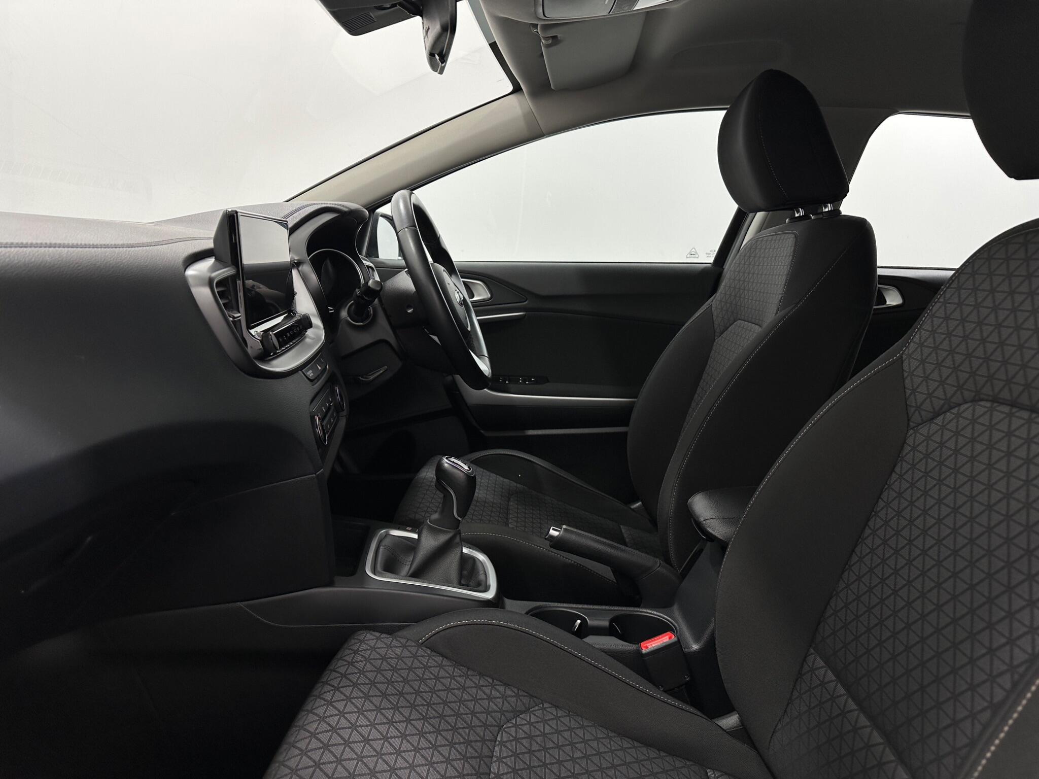 Kia Ceed view 34