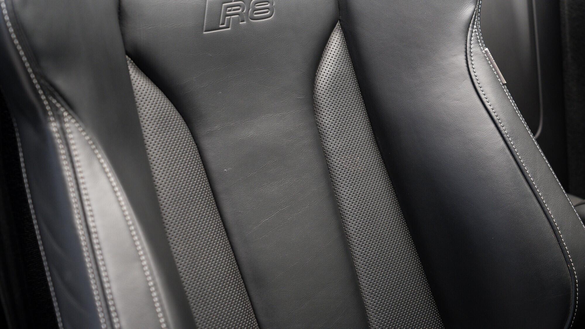 Audi R8 view 12