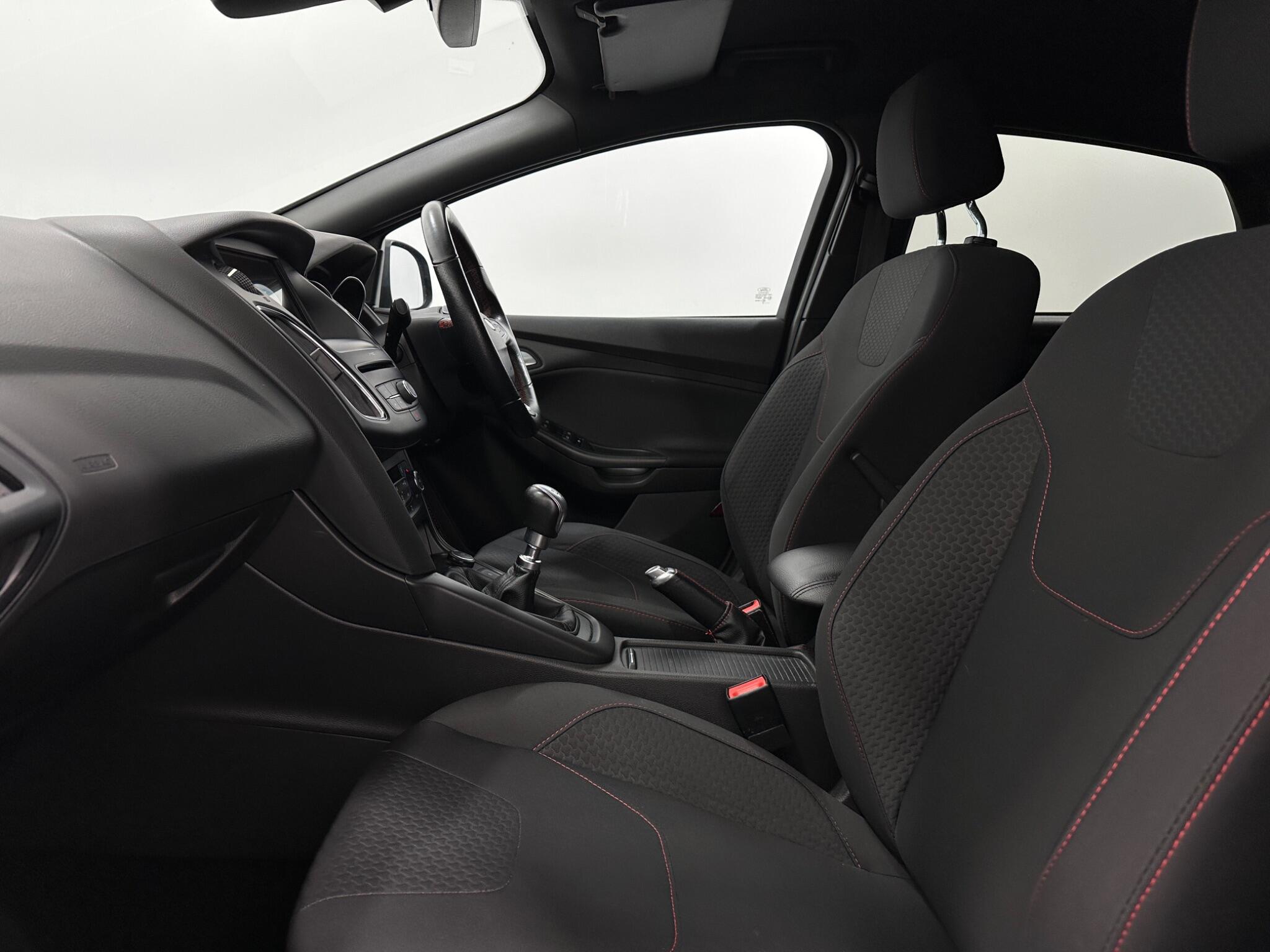 Ford Focus view 34