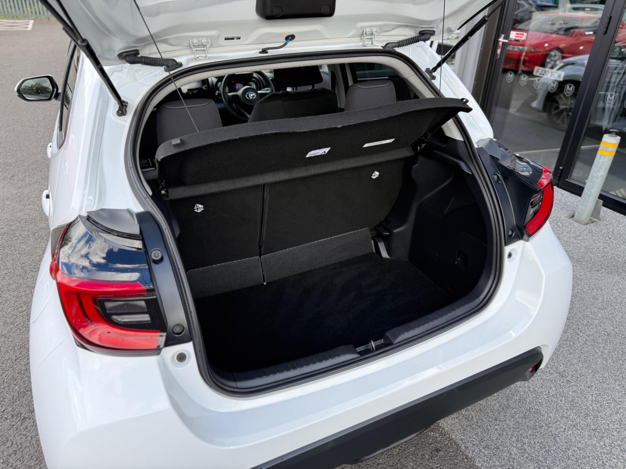 Toyota Yaris view 39