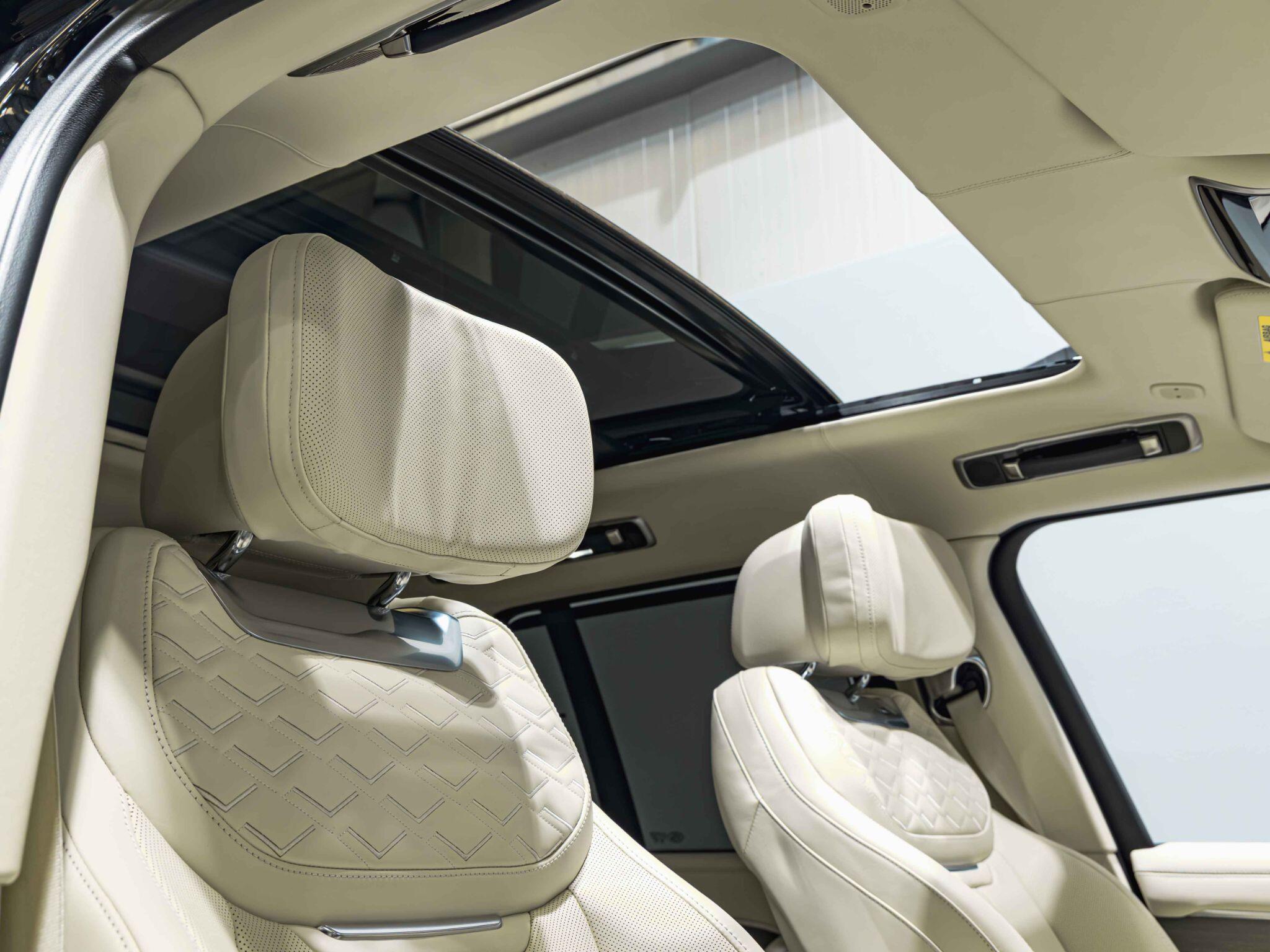 Land Rover Range Rover view 3