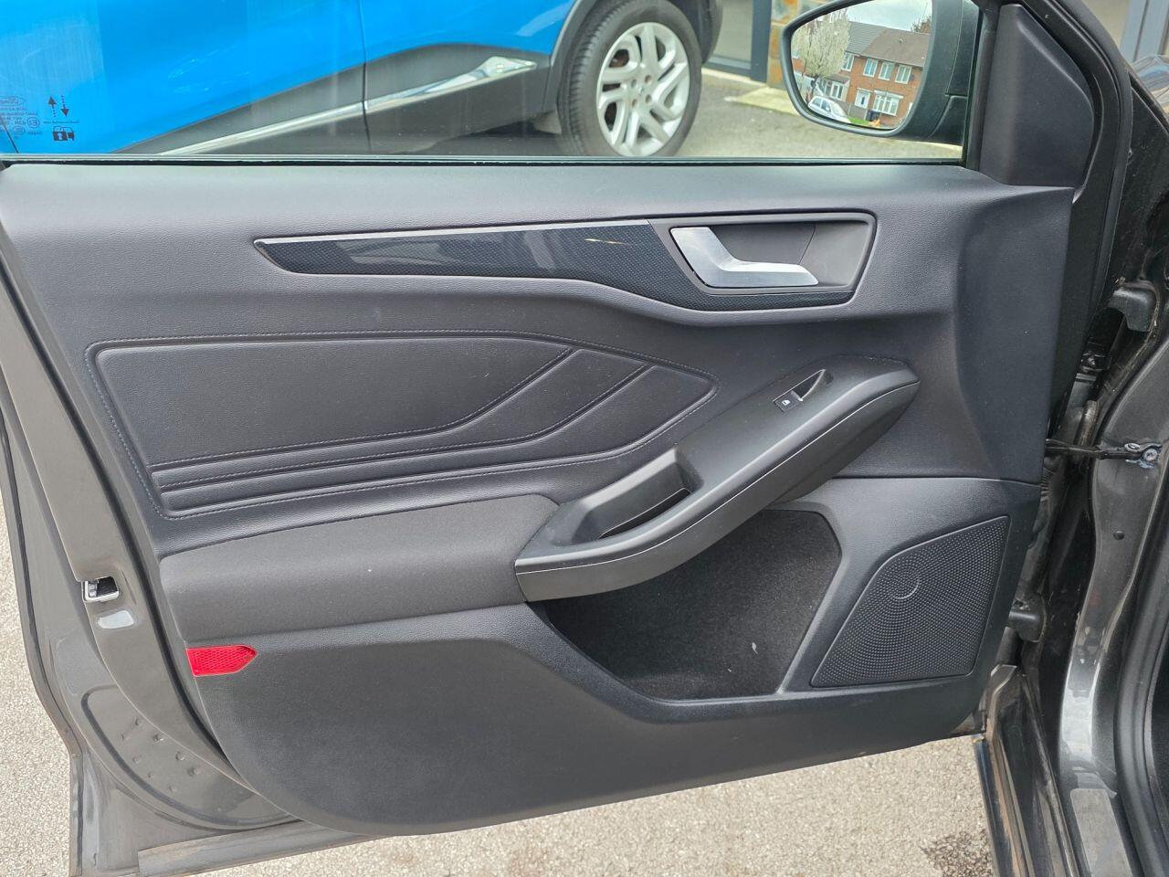 Ford Focus view 39