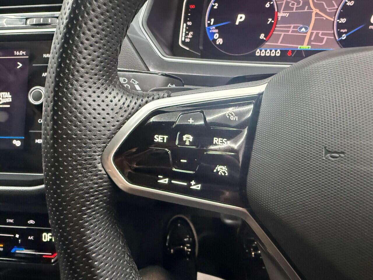 Volkswagen Tiguan Allspace view 16
