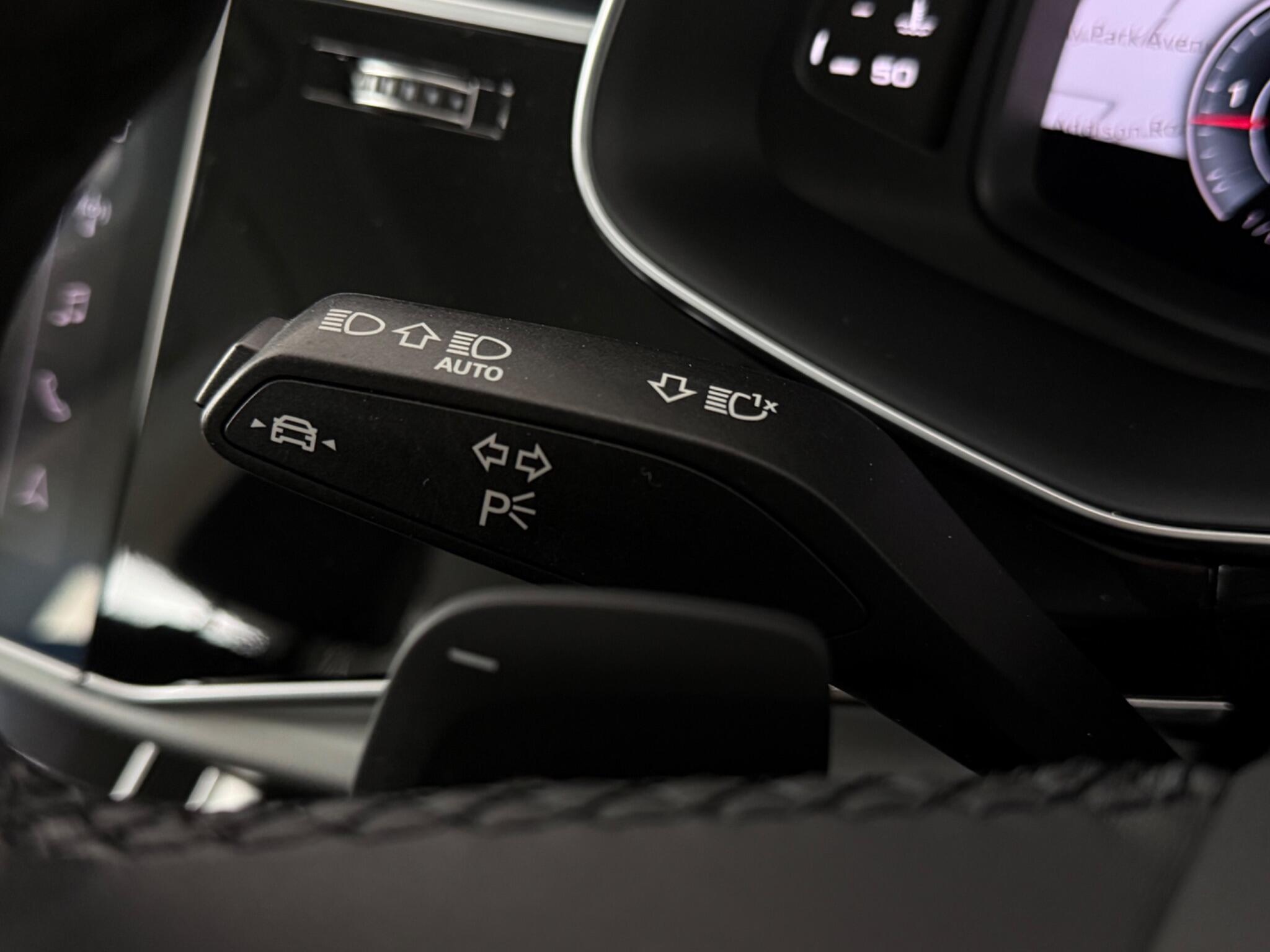 Audi Q7 view 21