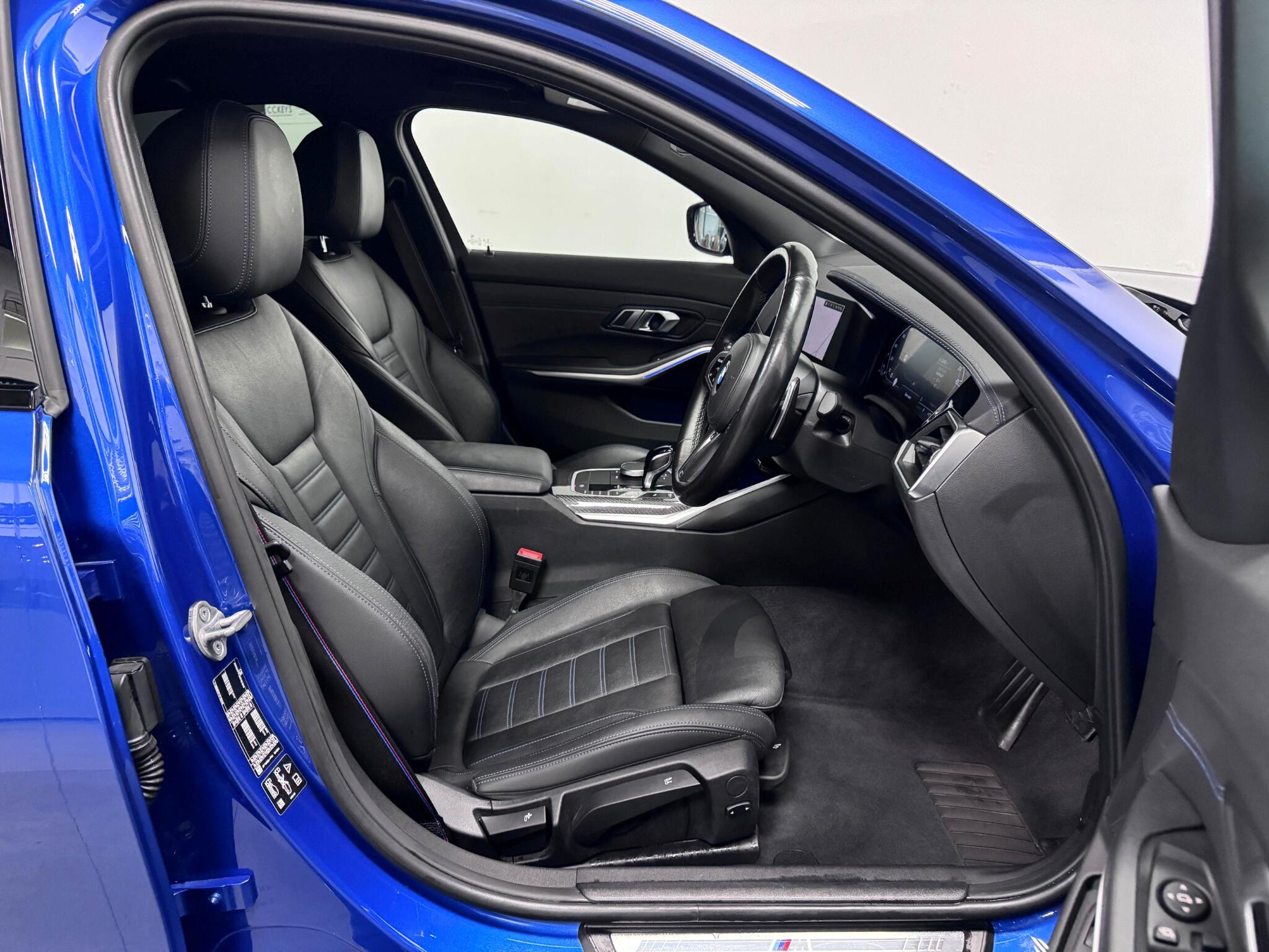 BMW 3 Series view 23