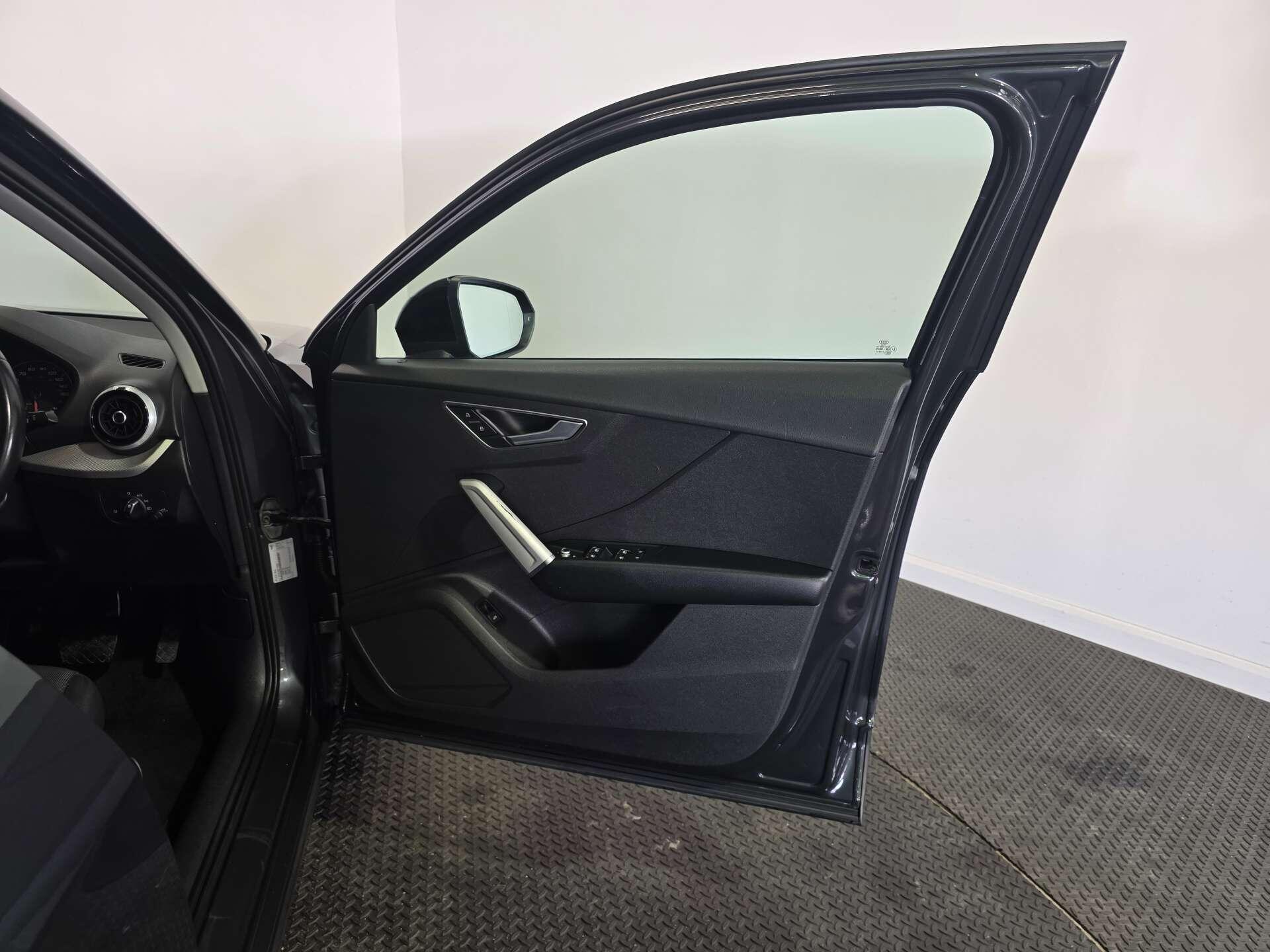 Audi Q2 view 13