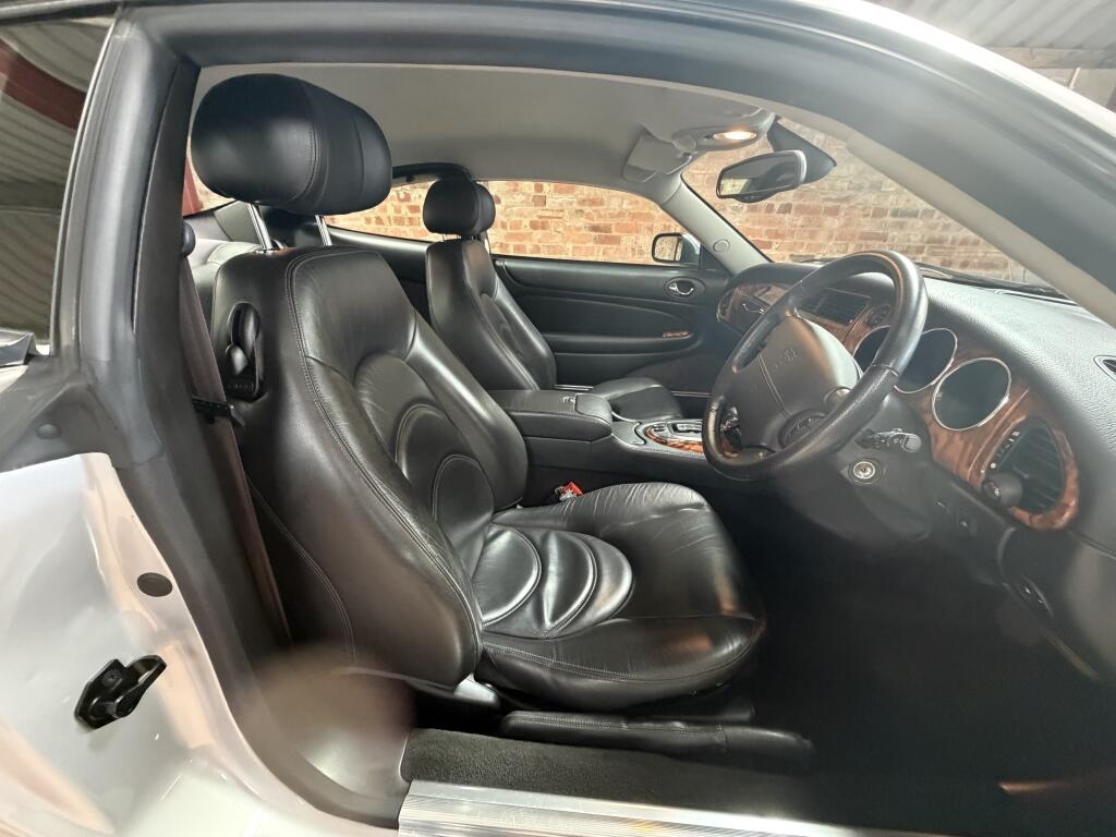 Jaguar XK8 view 12