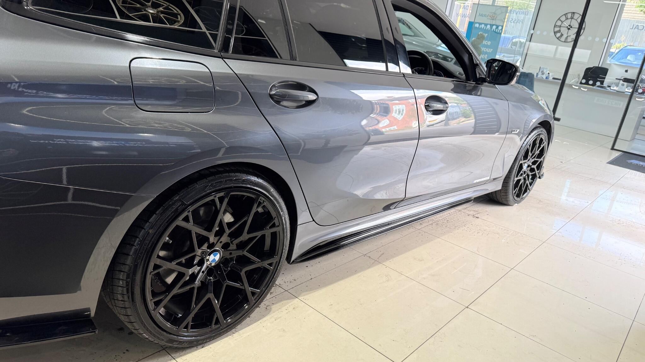 BMW 3 Series view 21