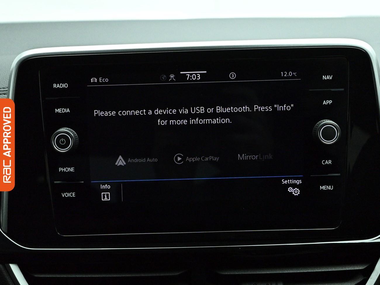 Volkswagen T-Roc view 16