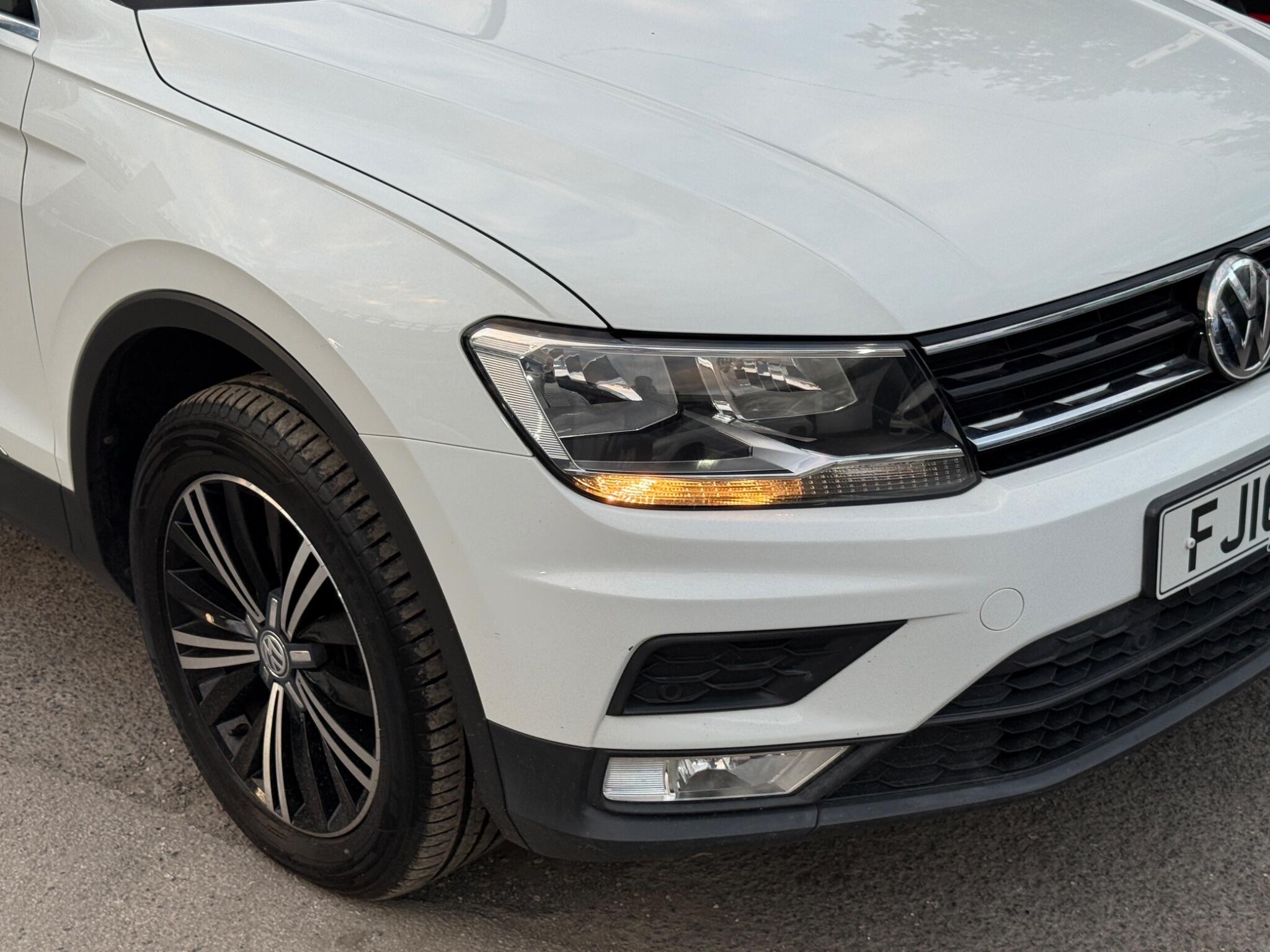 Volkswagen Tiguan - Image 23