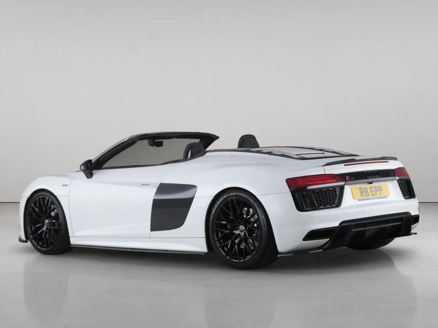 Audi R8 view 8