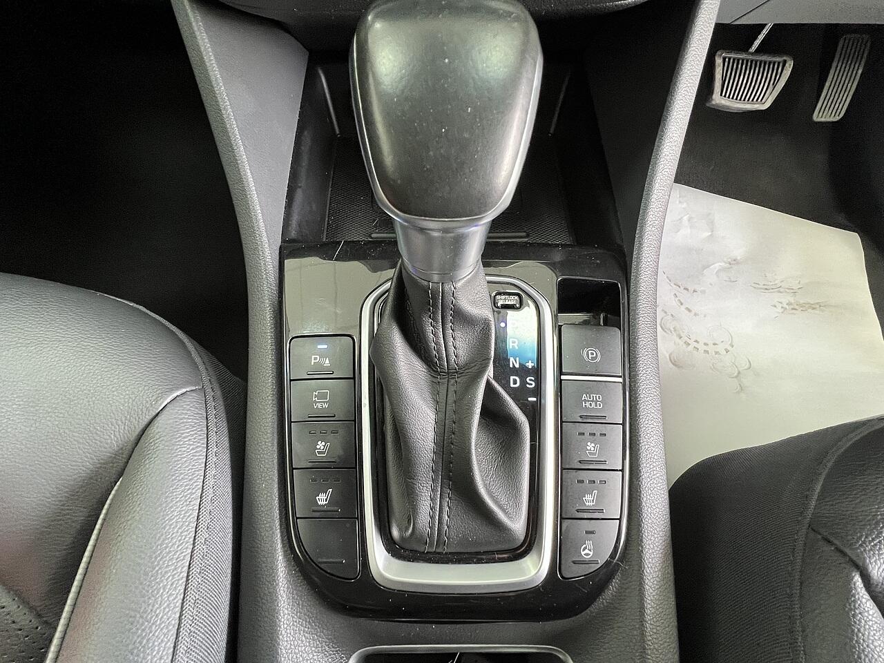 Hyundai Ioniq view 13