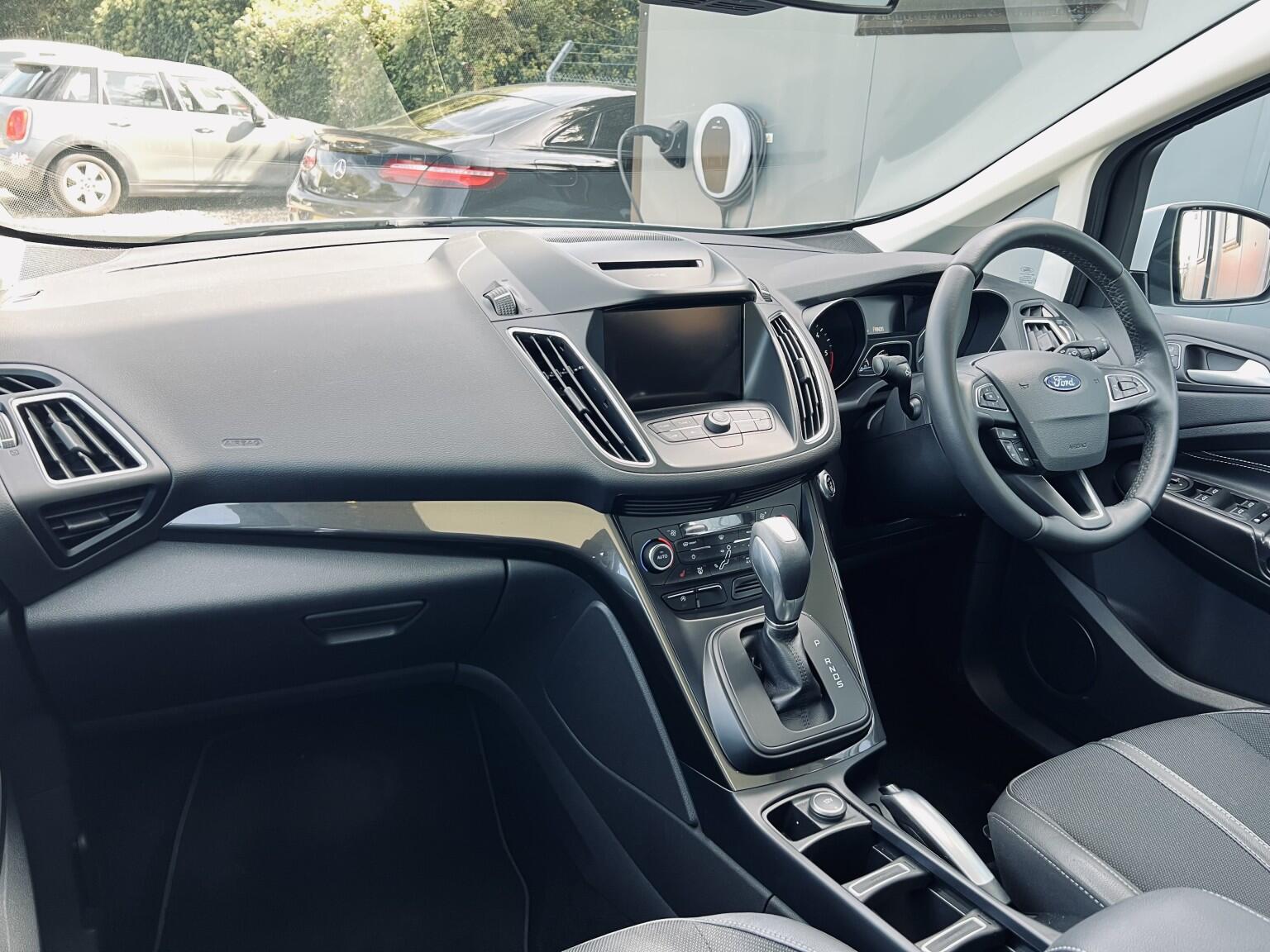 Ford C-Max view 17