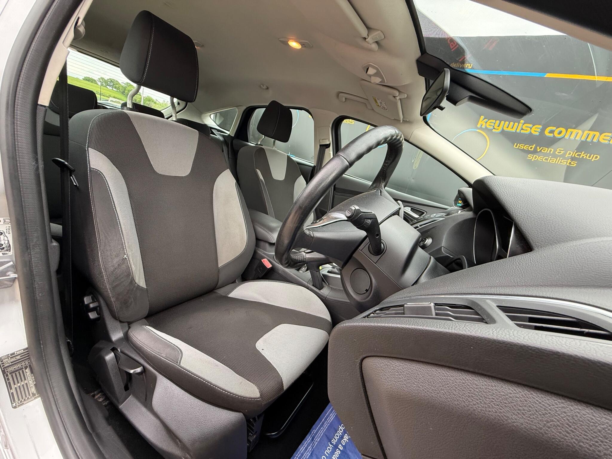 Ford Focus view 19
