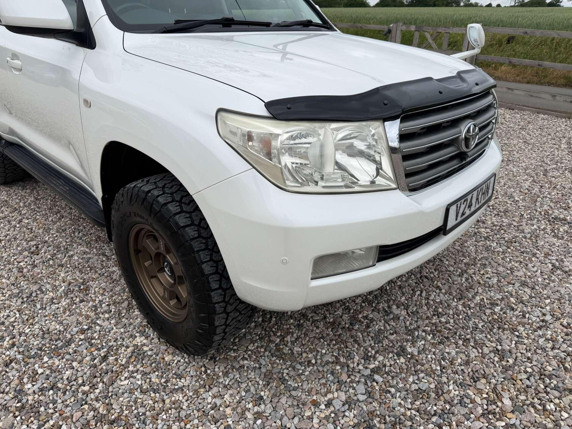 Toyota Land Cruiser view 13