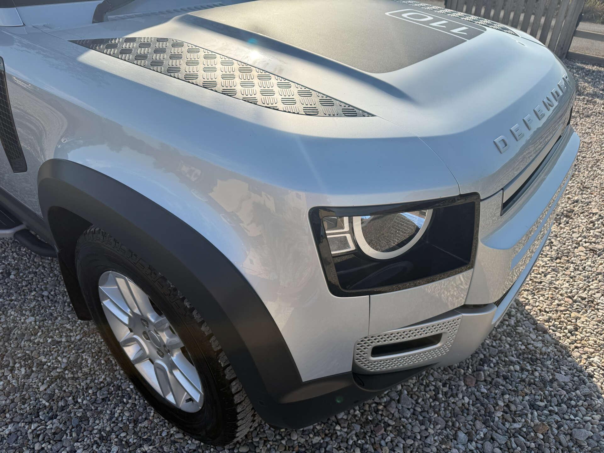 Land Rover Defender view 15