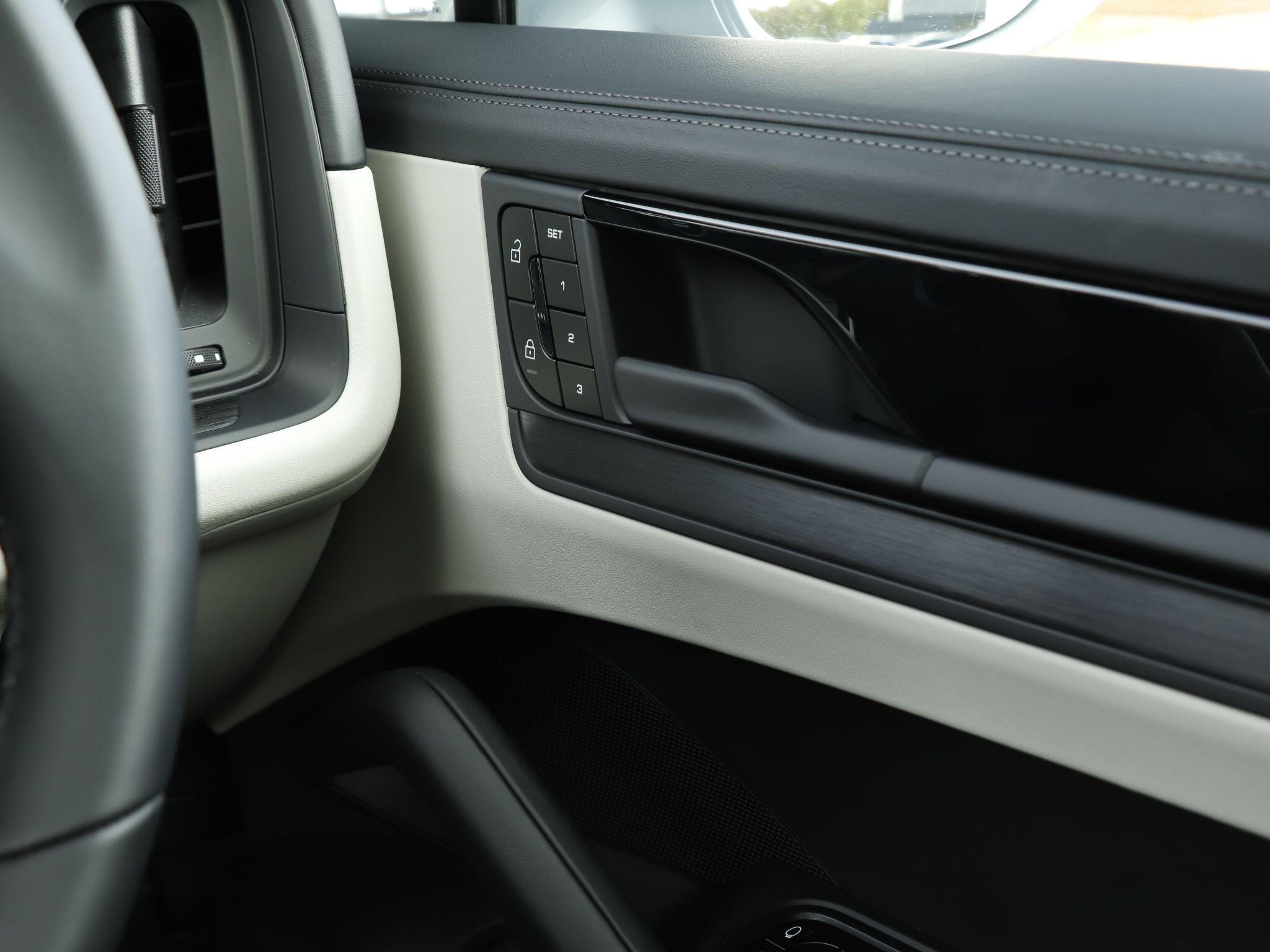 Porsche Cayenne view 21