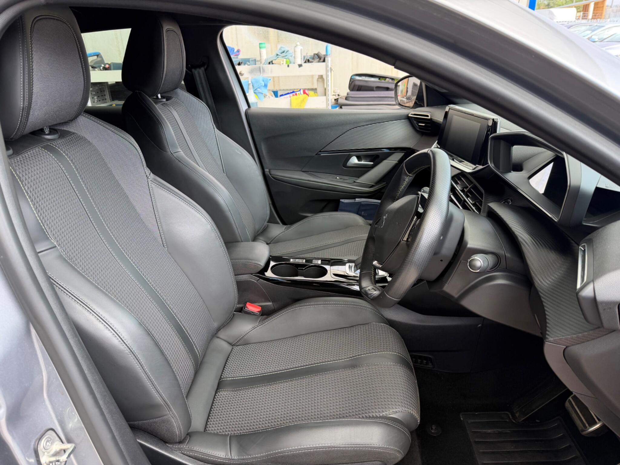 Peugeot E-208 view 16
