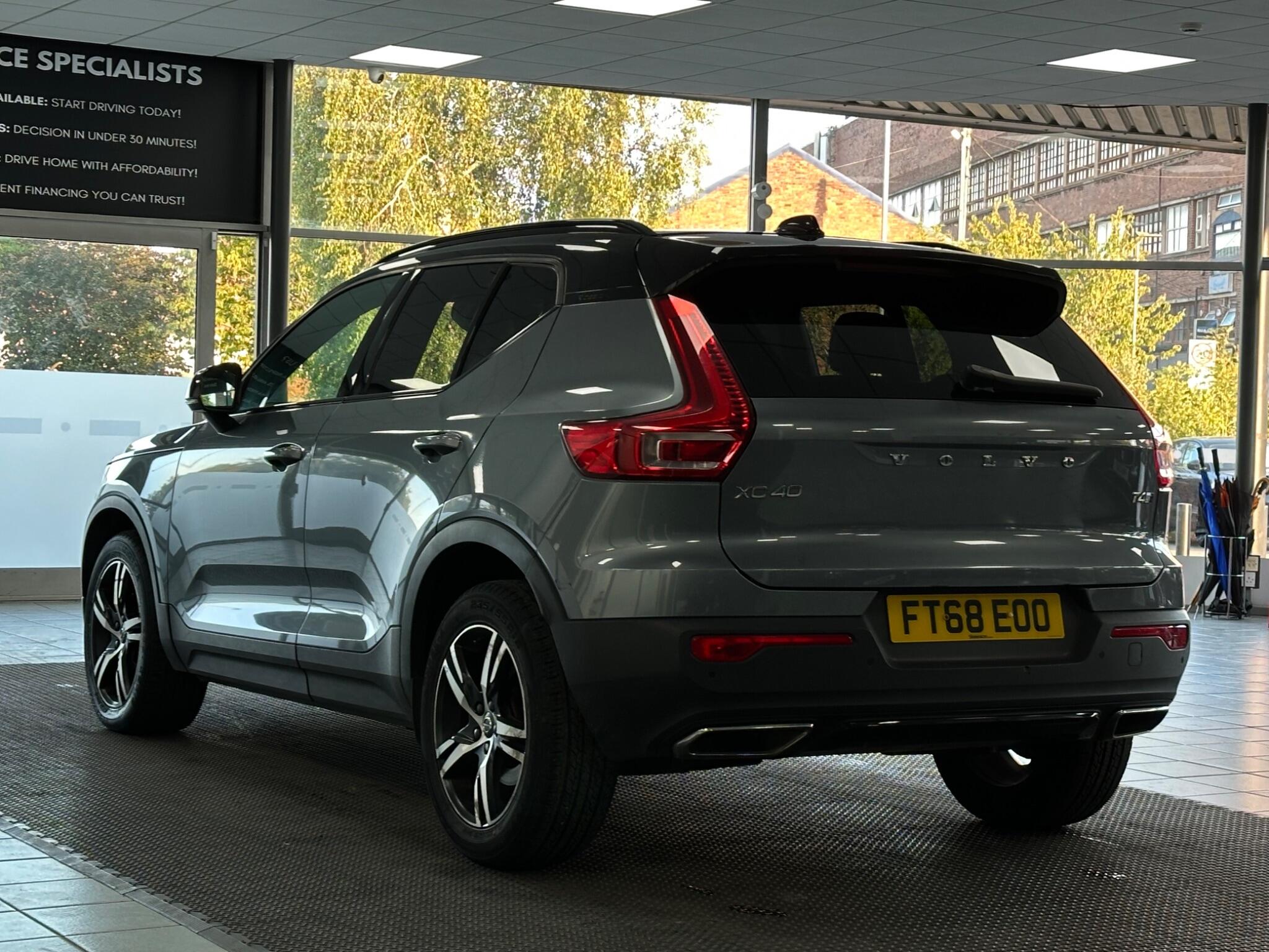 Volvo XC40 view 9