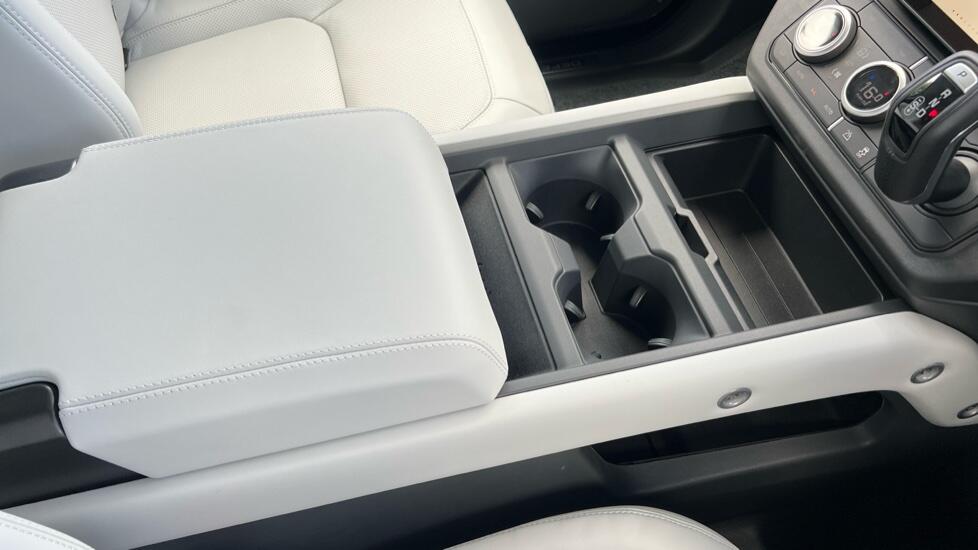 Land Rover Defender view 28
