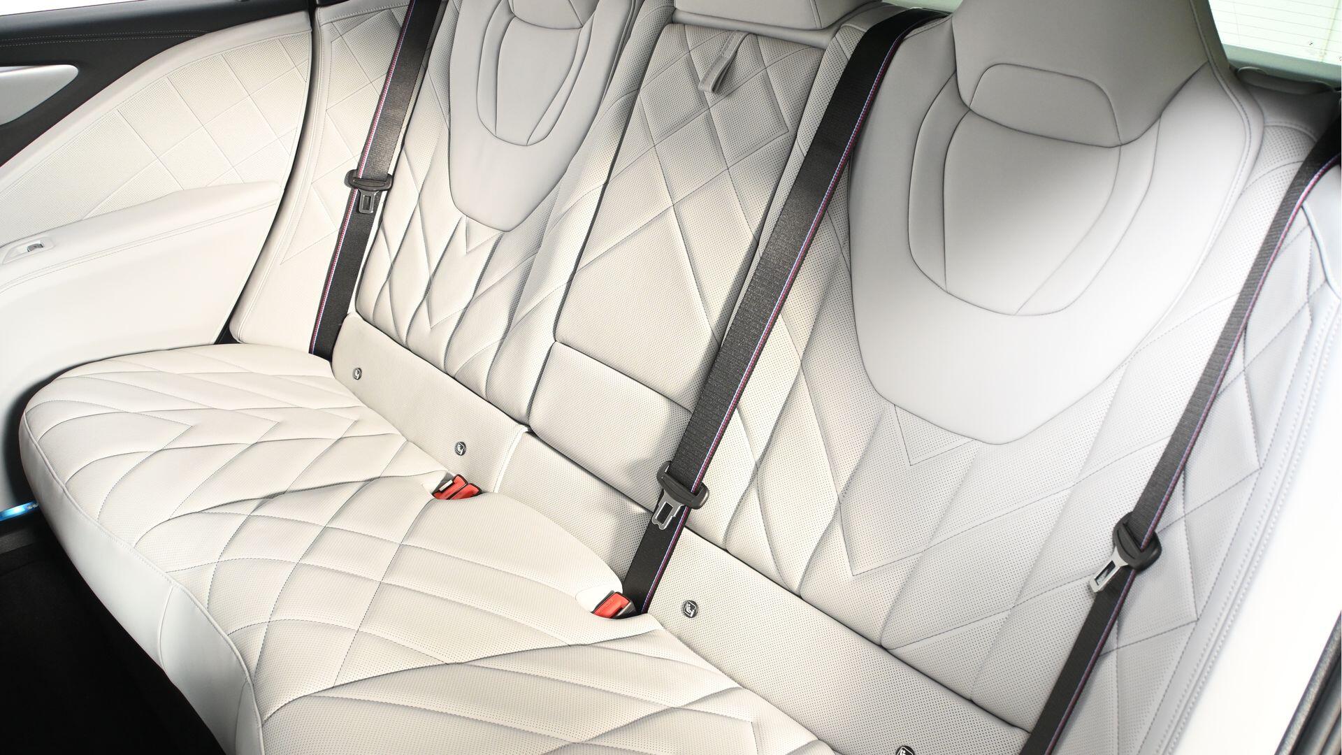 BMW XM view 12
