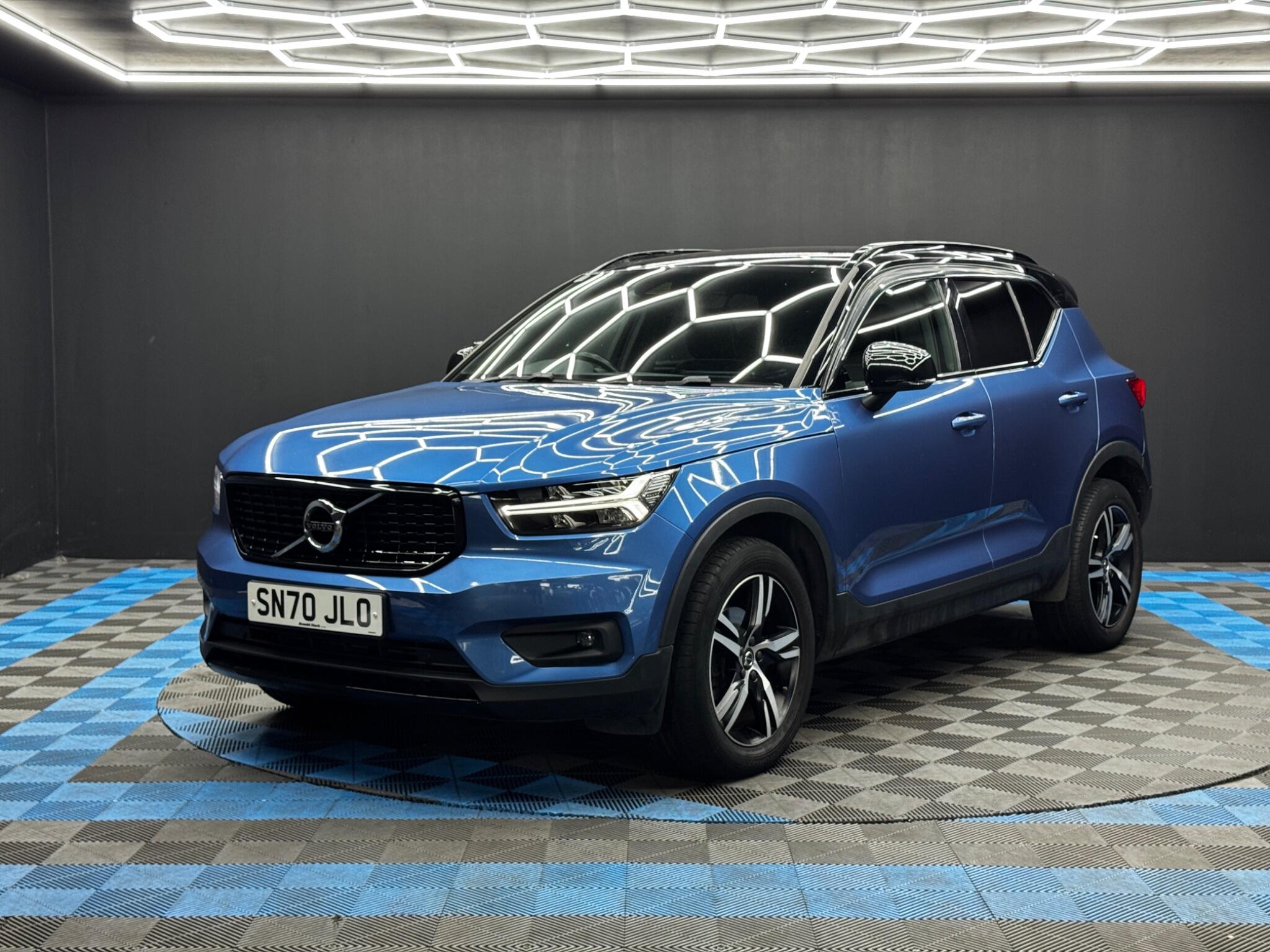 Volvo XC40 view 3
