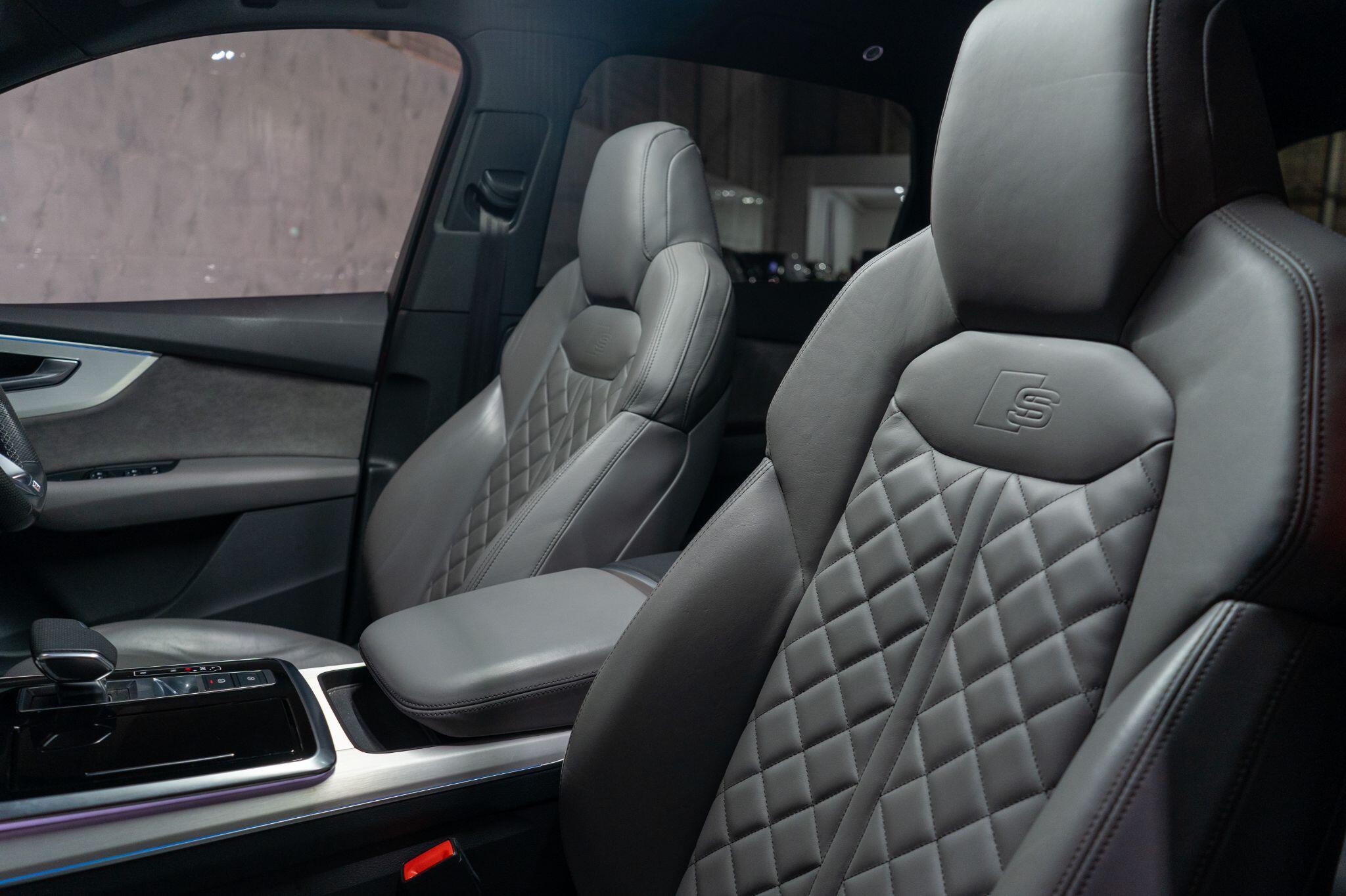 Audi SQ7 view 16