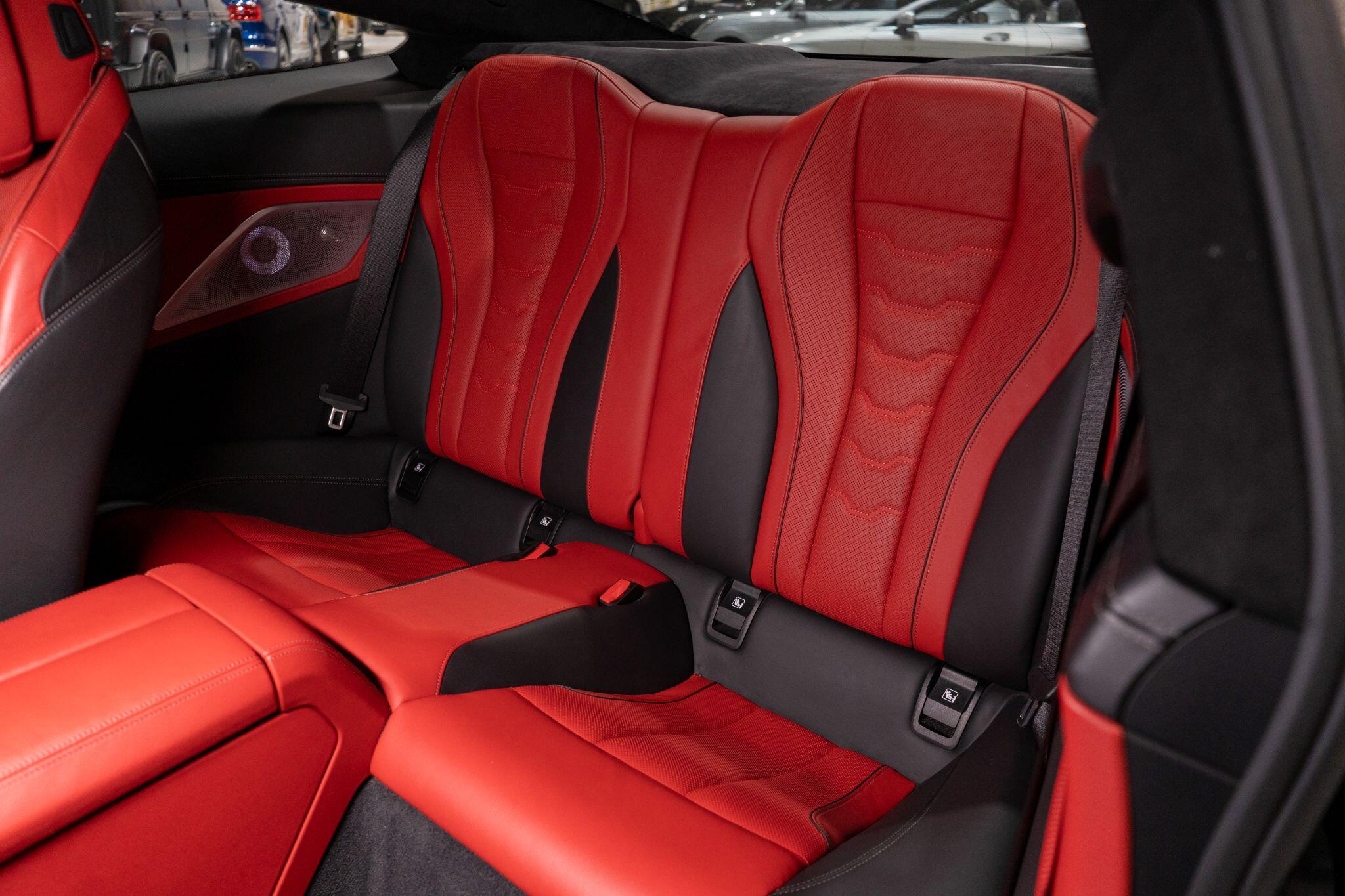 BMW 8 Series view 19