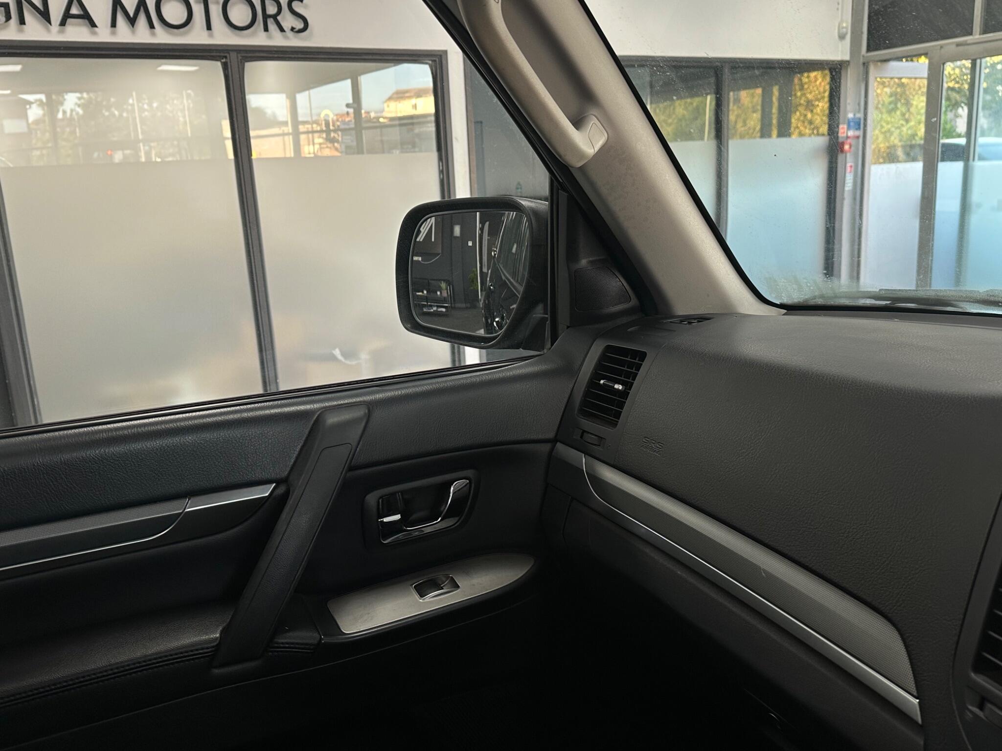 Mitsubishi Shogun view 25