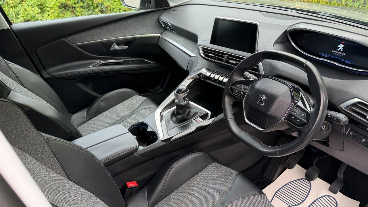 Peugeot 3008 view 10
