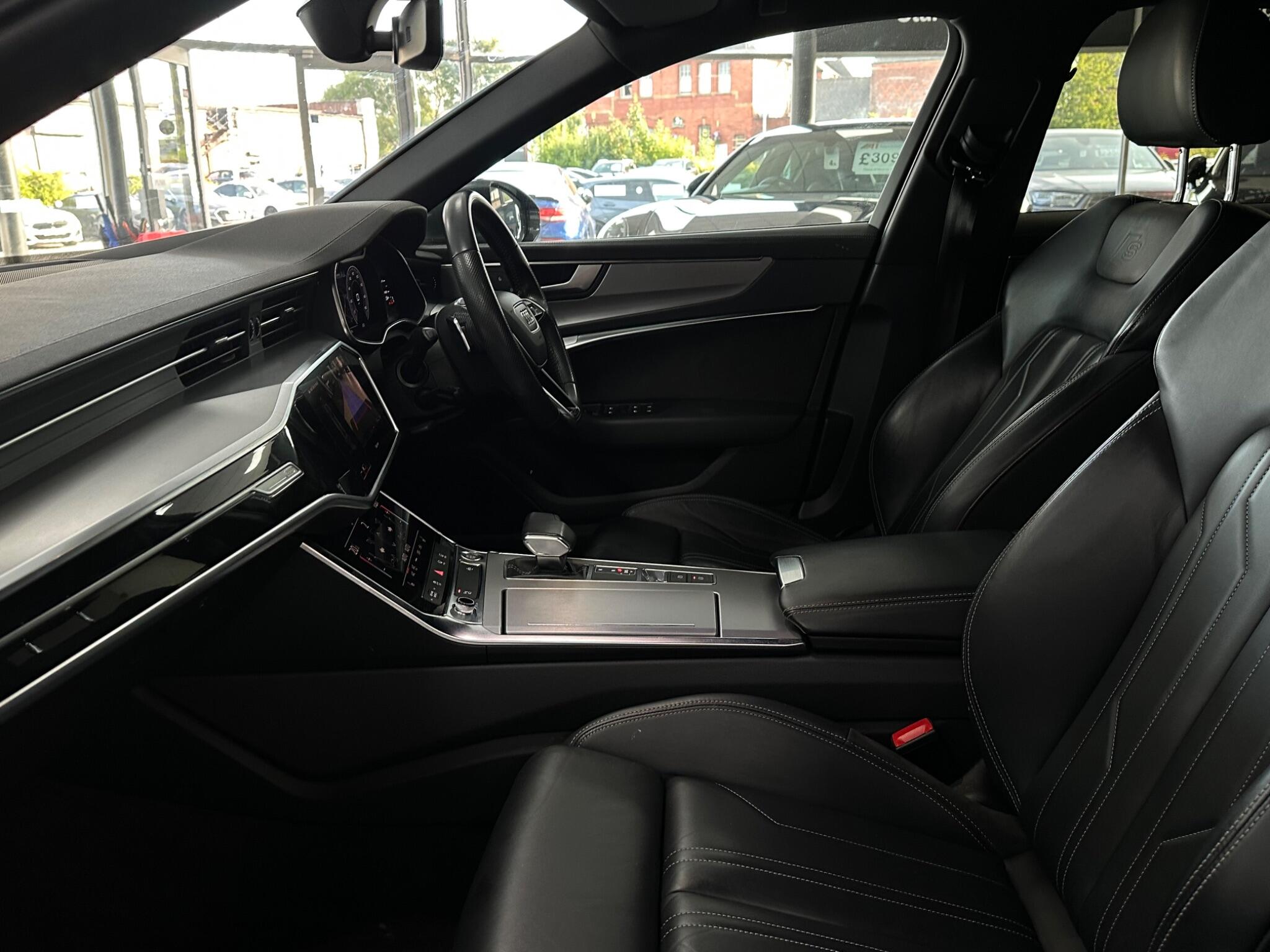 Audi A6 Saloon view 37