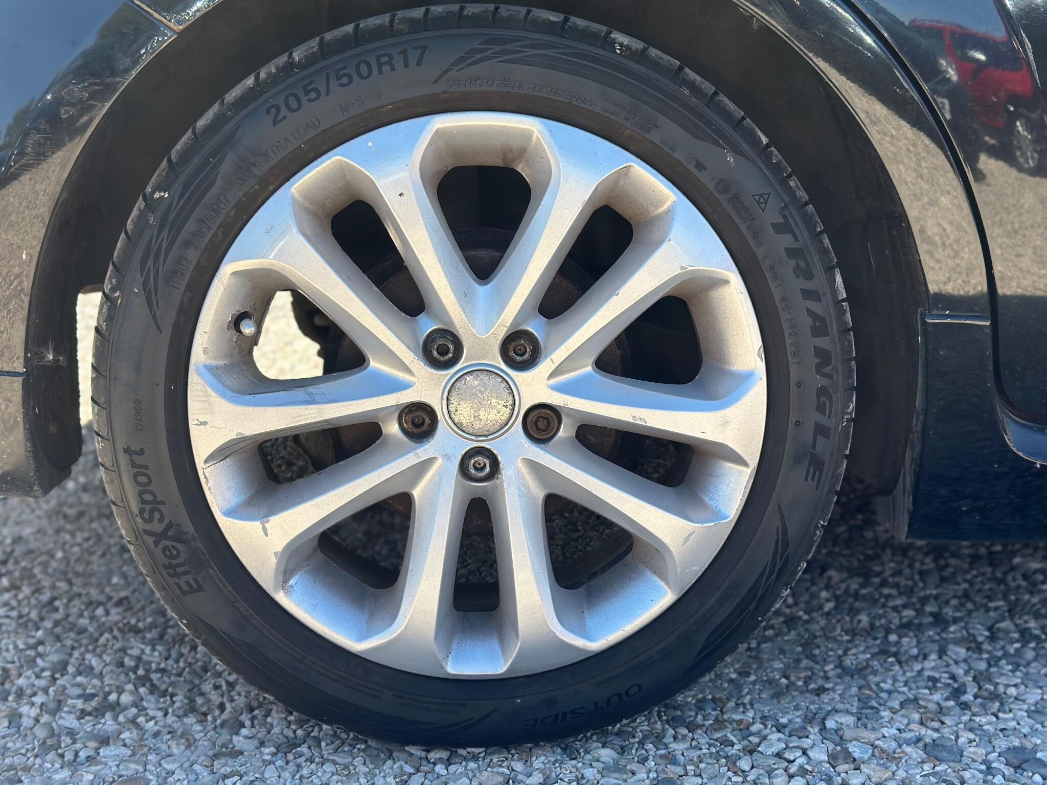 Ford Focus view 32