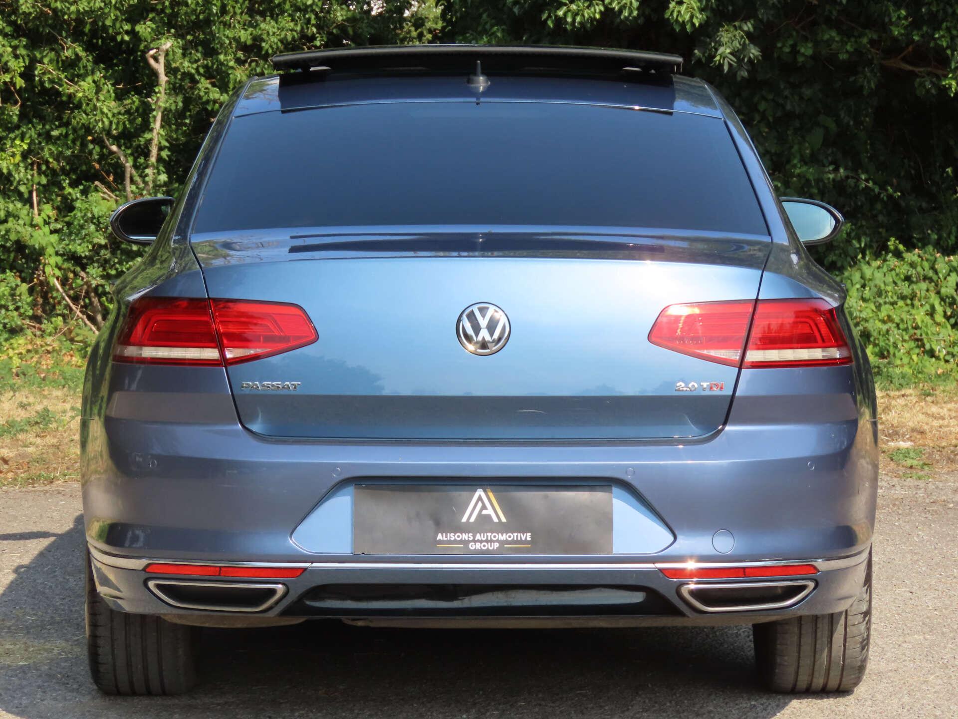 Volkswagen Passat view 5