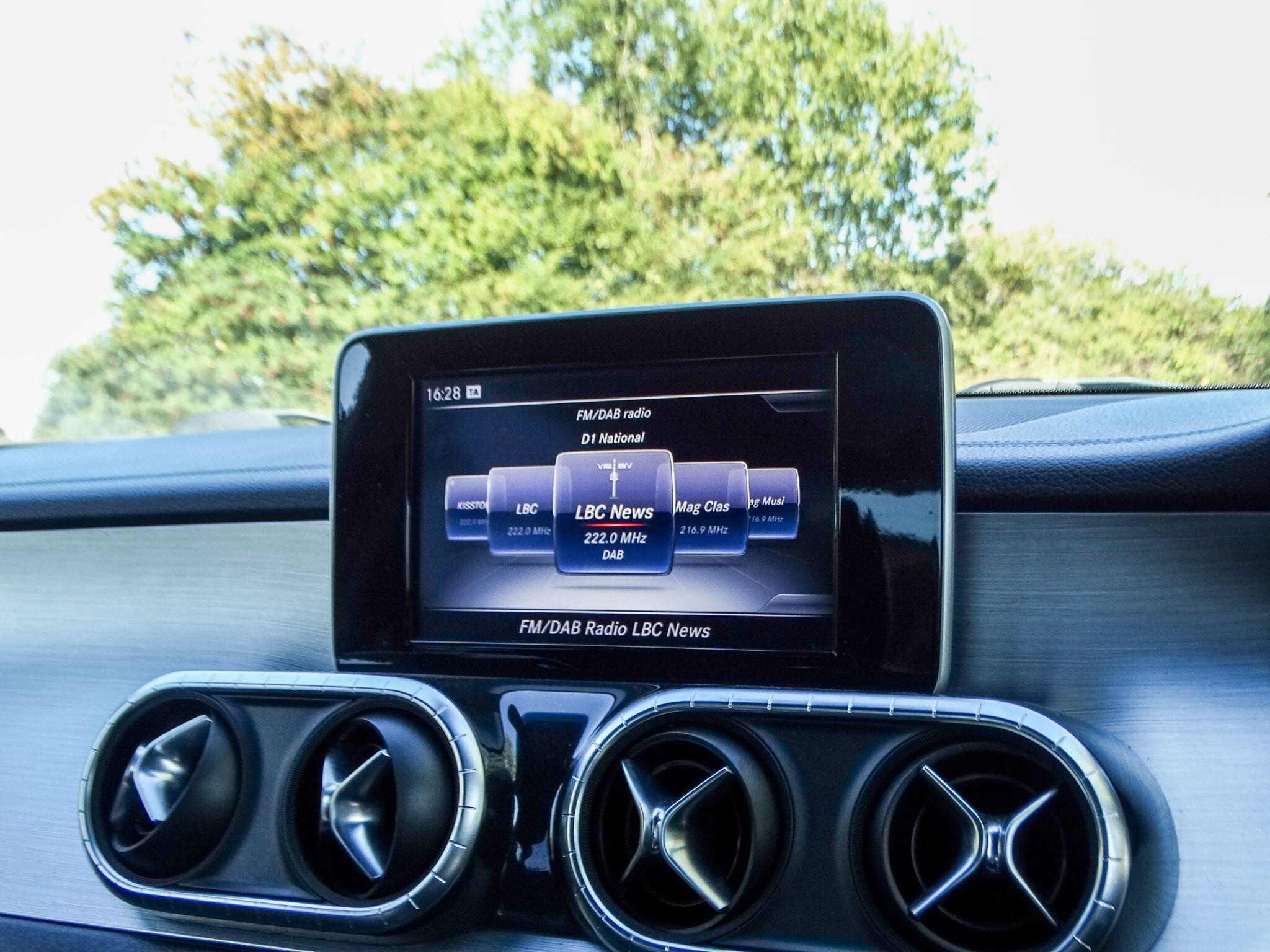 Mercedes-Benz X Class view 23