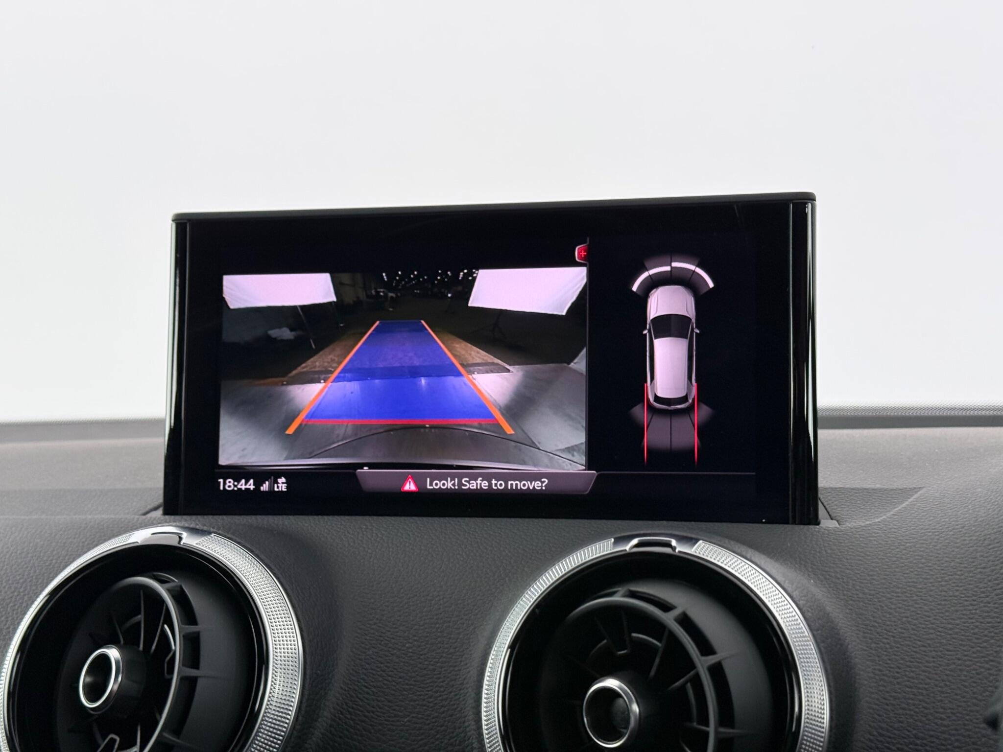 Audi Q2 view 34