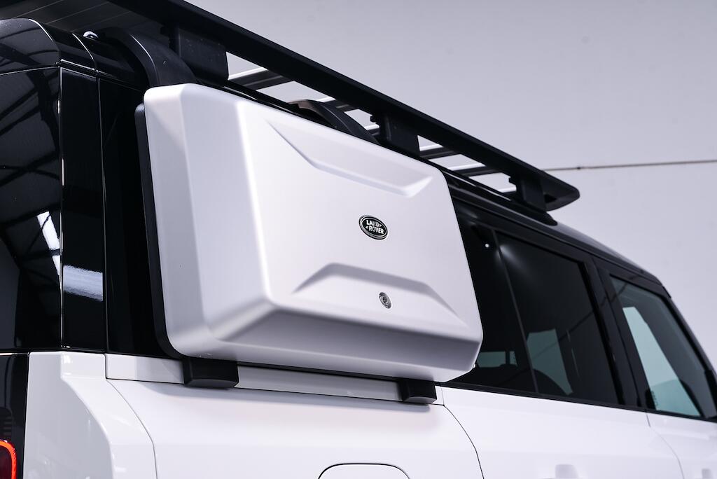 Land Rover Defender view 12