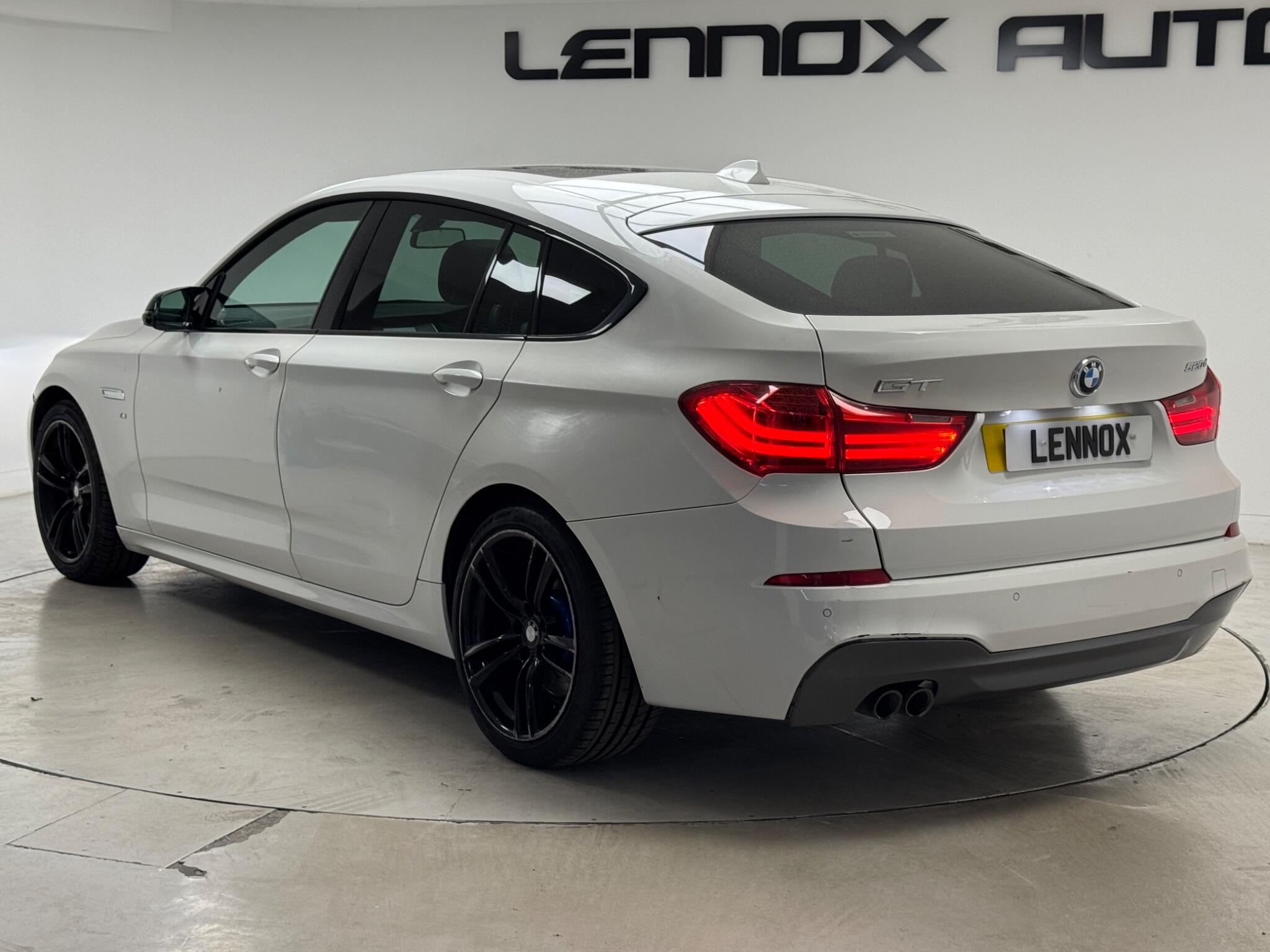 BMW 5 Series view 4