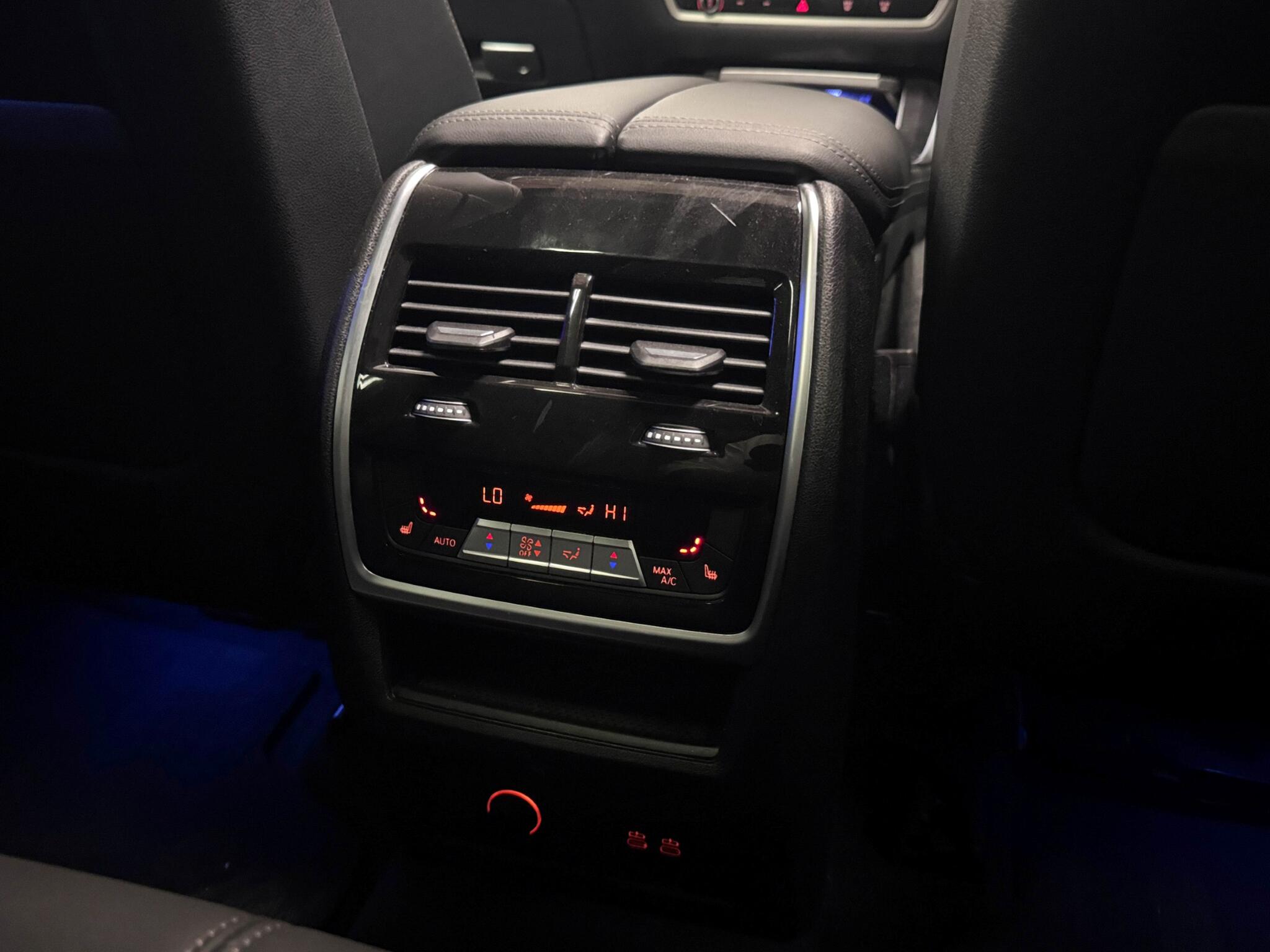 BMW X5 view 24