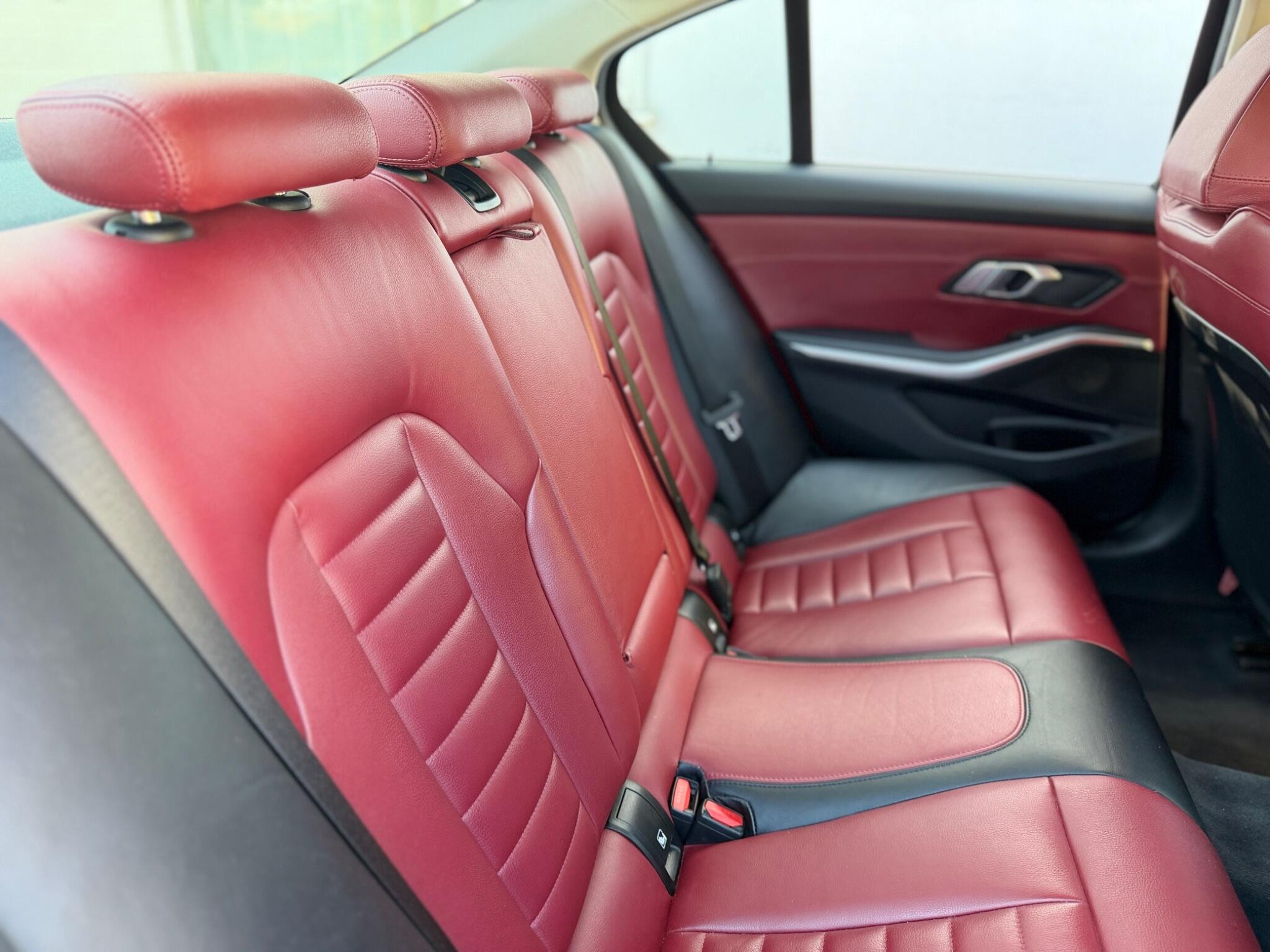 BMW 3 Series view 26